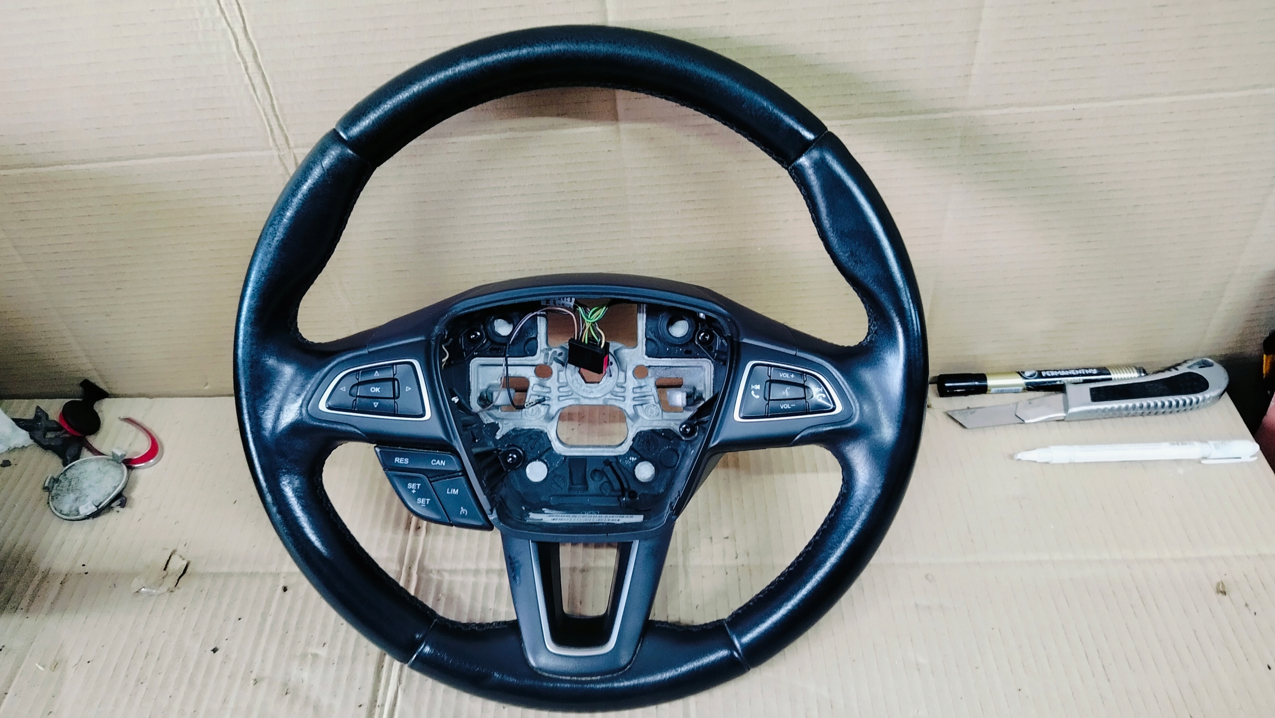 lenkrad MULTIFUNKCJA Leder C-MAX MK2 KUGA MK2 FOCUS MK3 GV413600DC