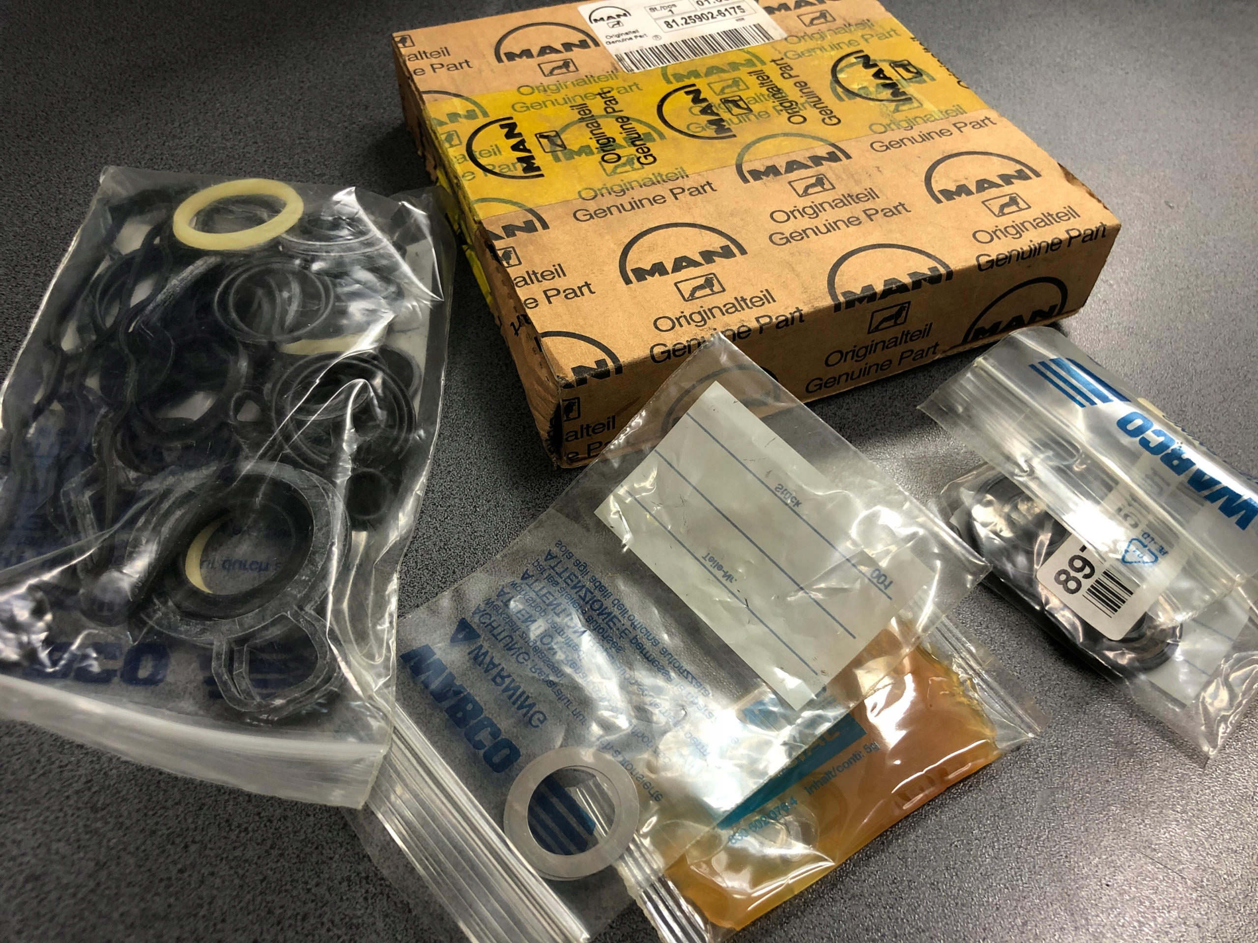 81.25902-6175 - ECAS MAN РЕМКОМПЛЕКТ ЭЛЕКТРОМАГНИТНОГО КЛАПАНА