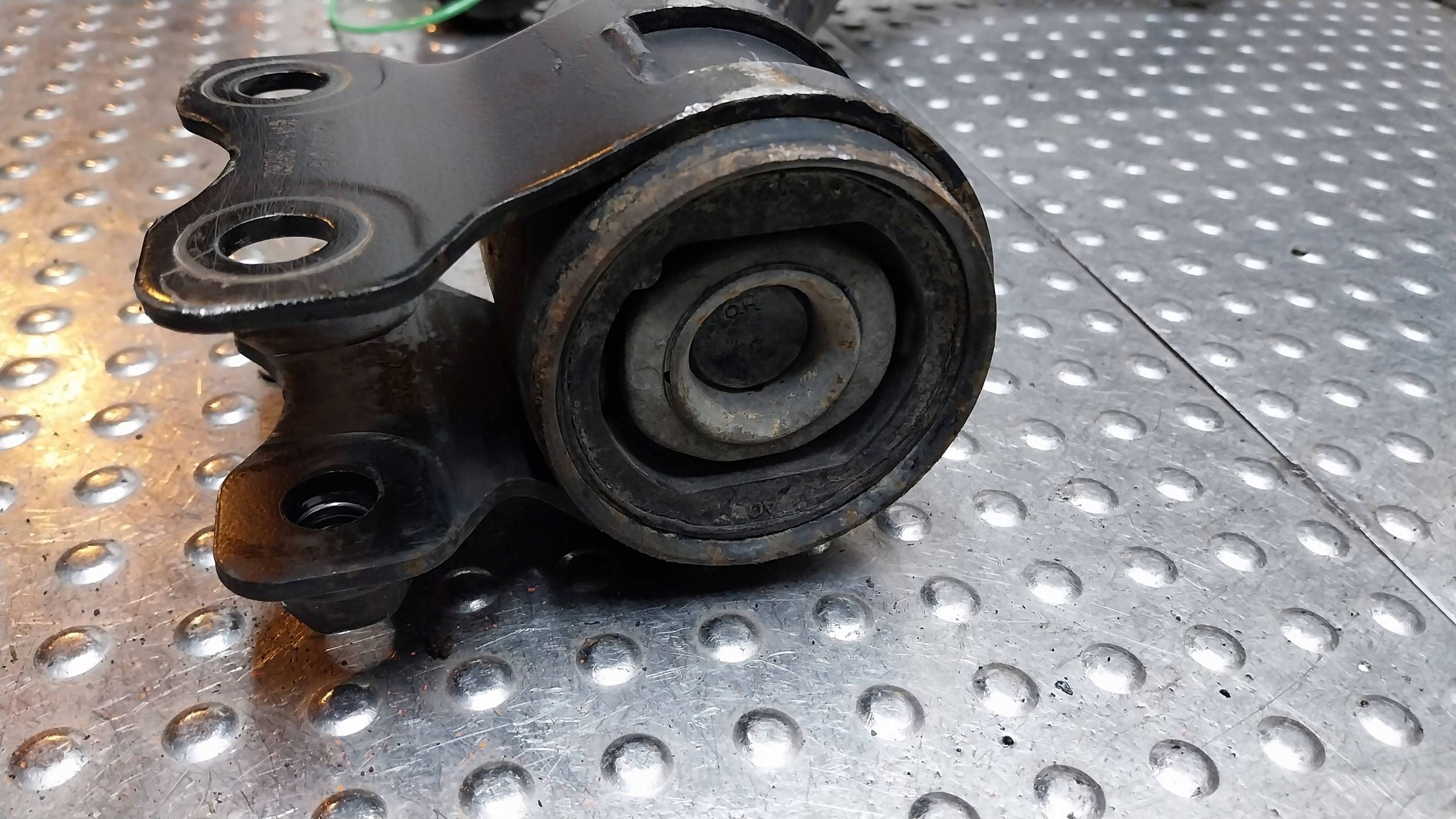 arm left front 8V41-3A424-AB FORD KUGA MK1