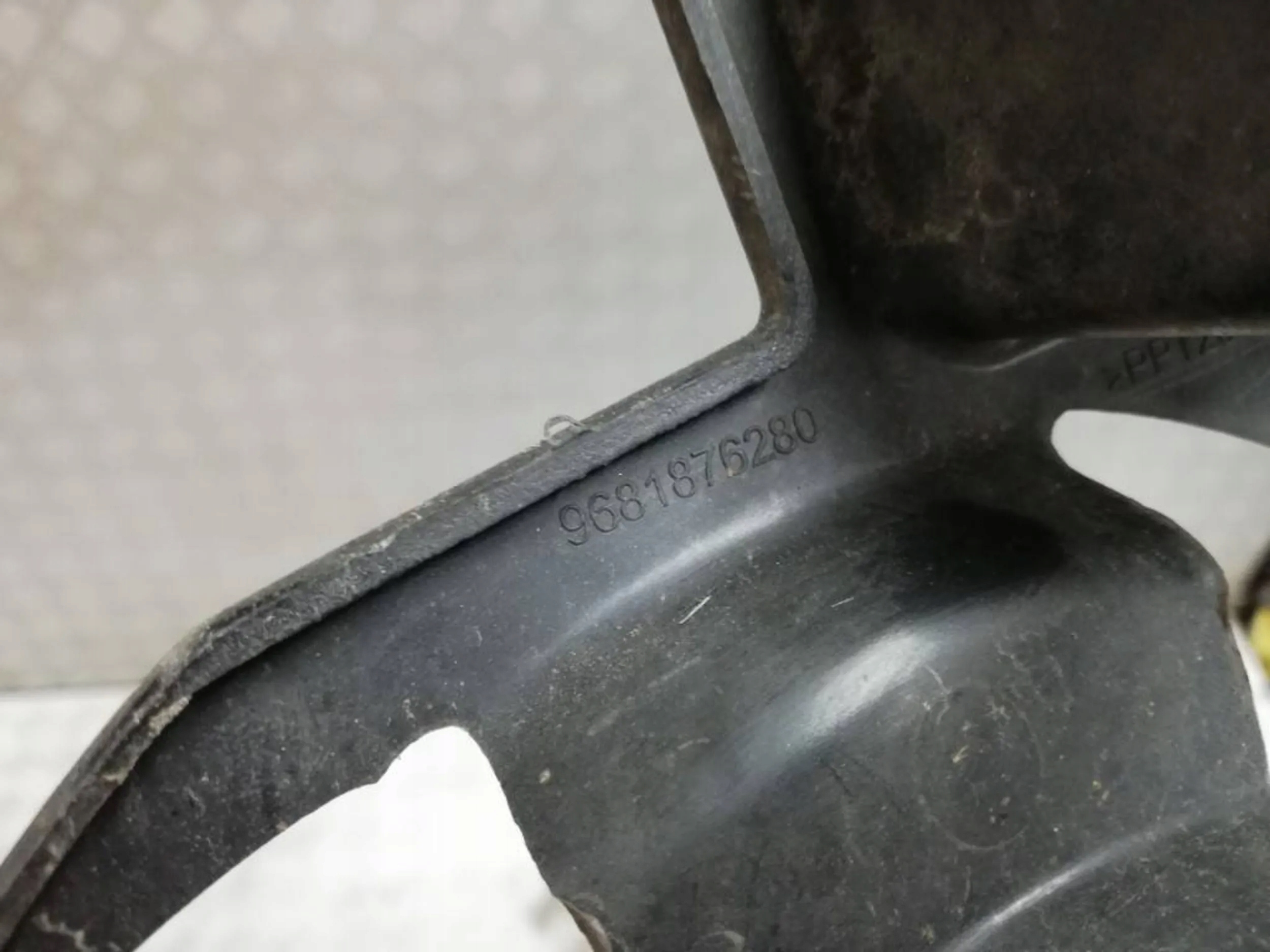 RAMKA HALOGENU PARTNER BERLINGO III LEWA Typ samochodu Samochody osobowe