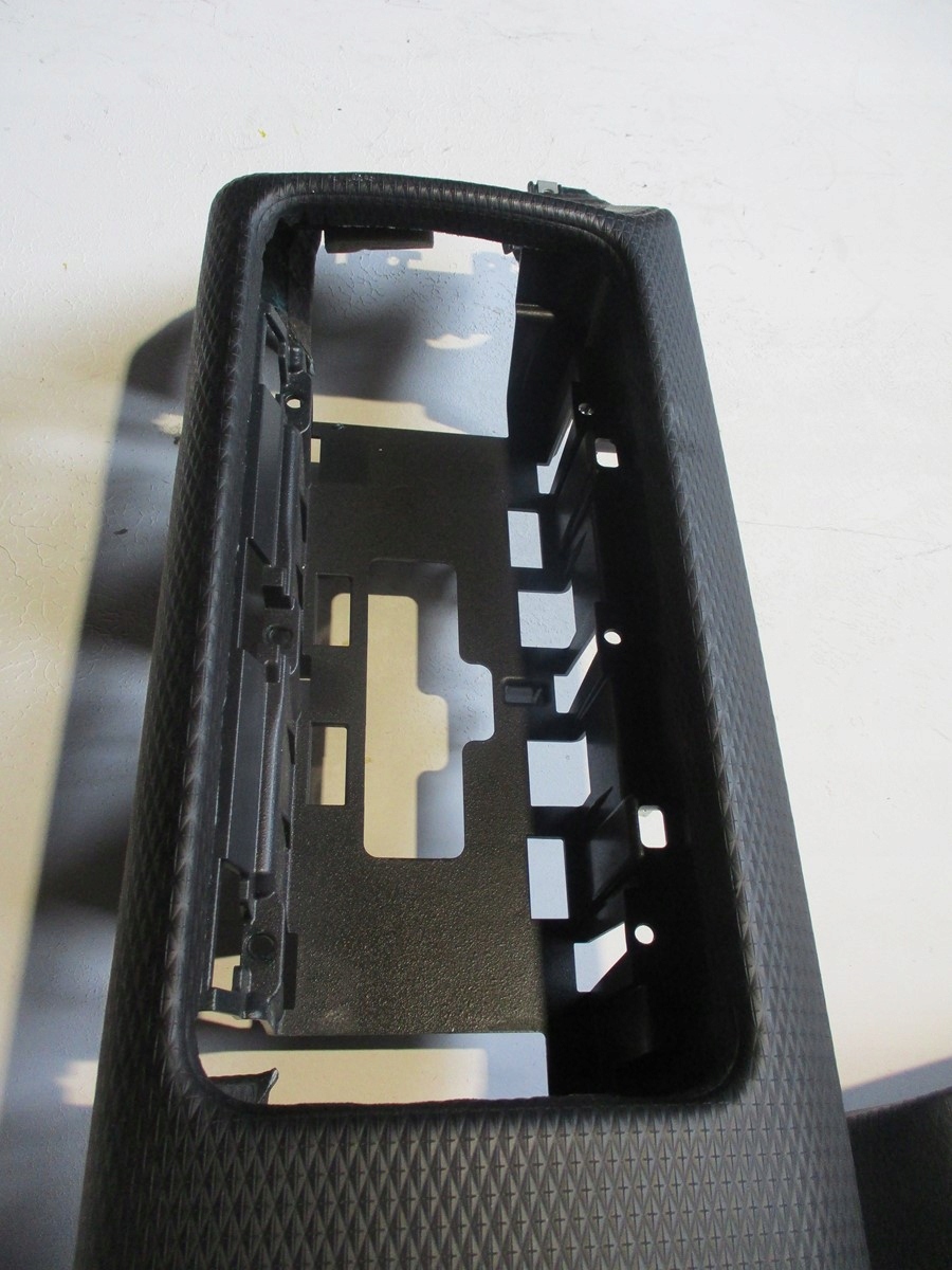 DEKOR KONSOLE RANGE ROVER VELAR J8A2-04268-A