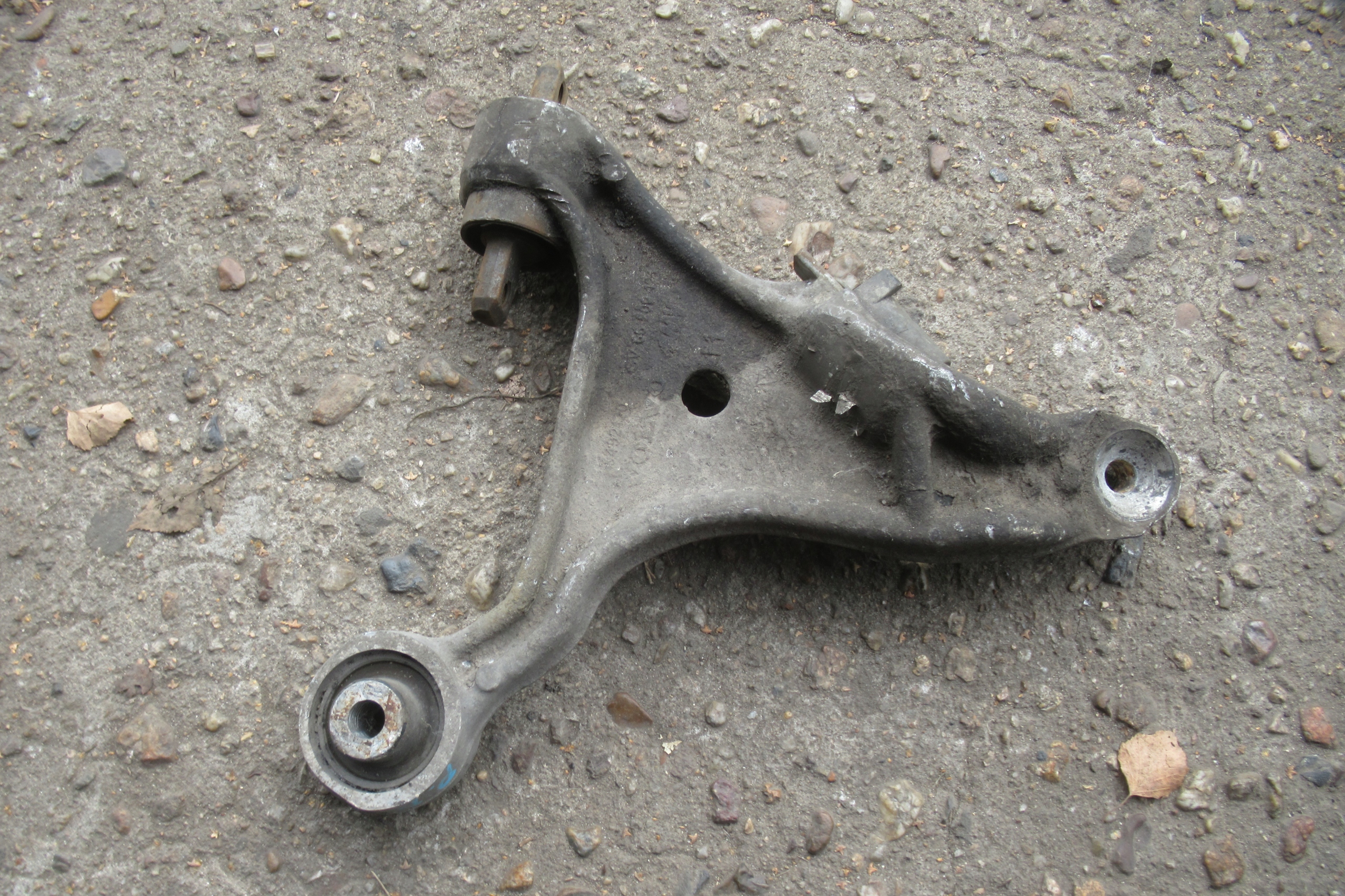 VOLVO S60 2.4 B arm right front