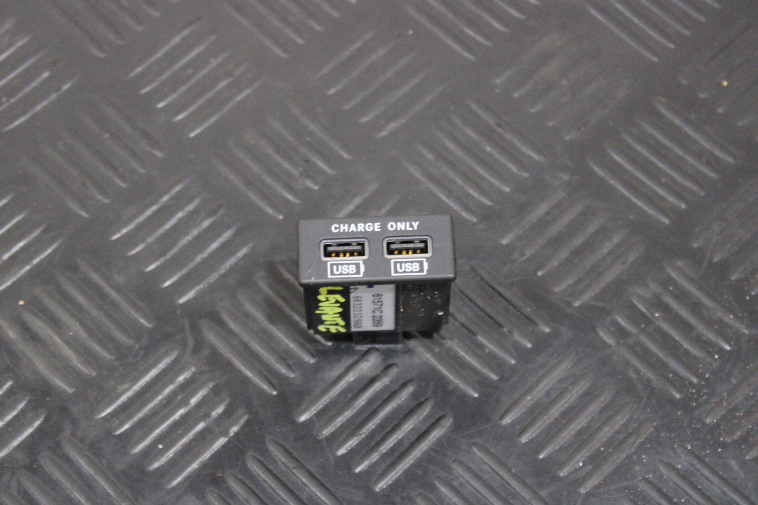 adapter GNIAZDA USB MASERATI LEVANTE M161 68322329AB
