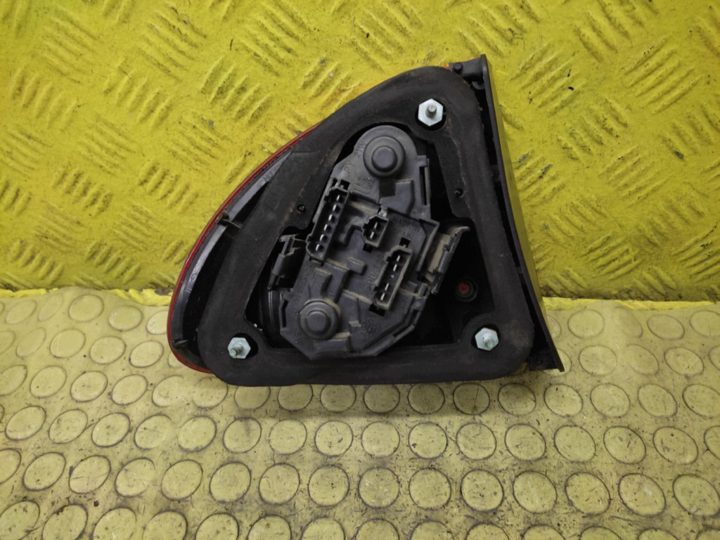 SEAT LEON and light right rear part 1M6945096A