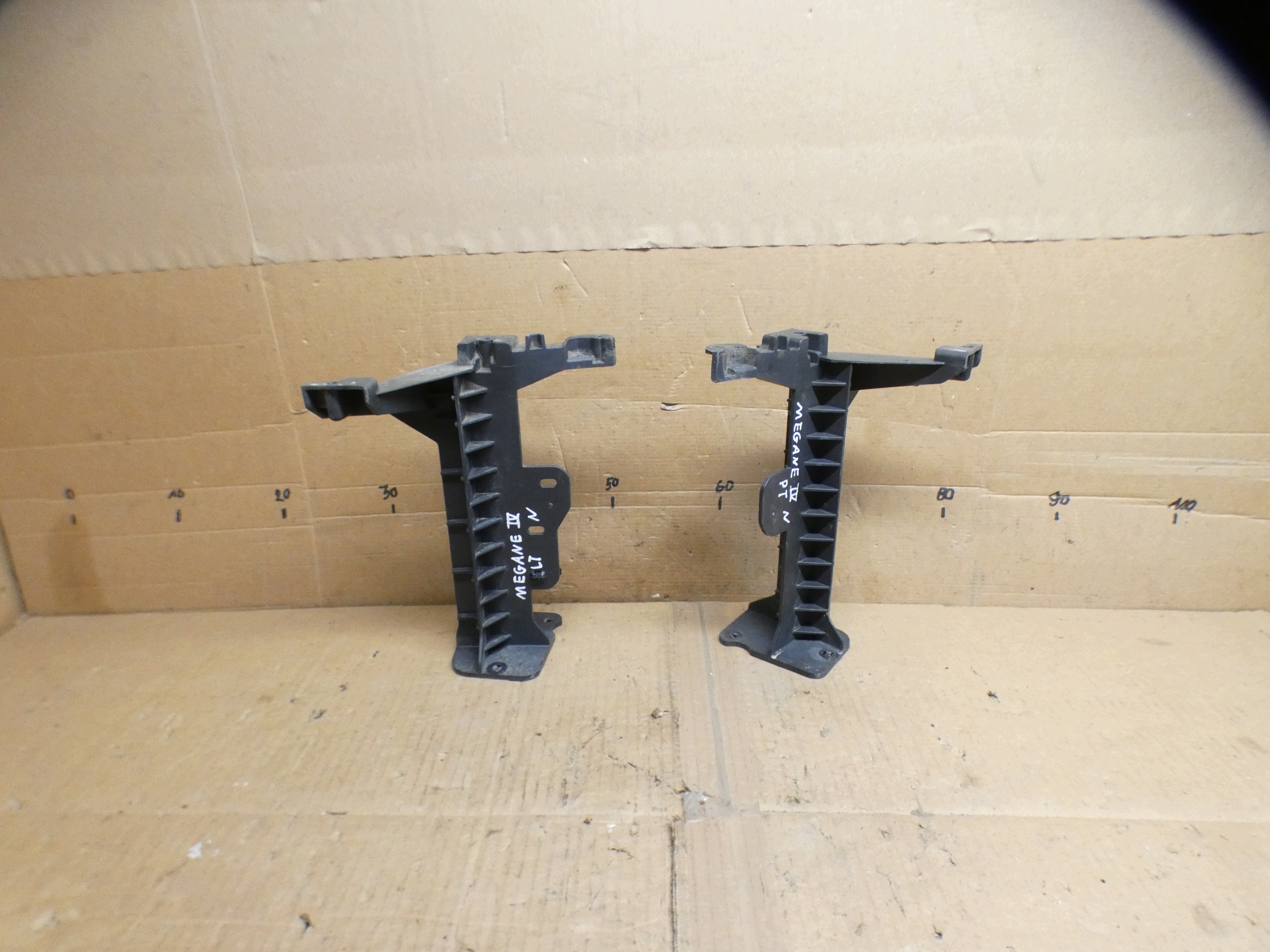bumper bracket right left rear part Renault Megane IV