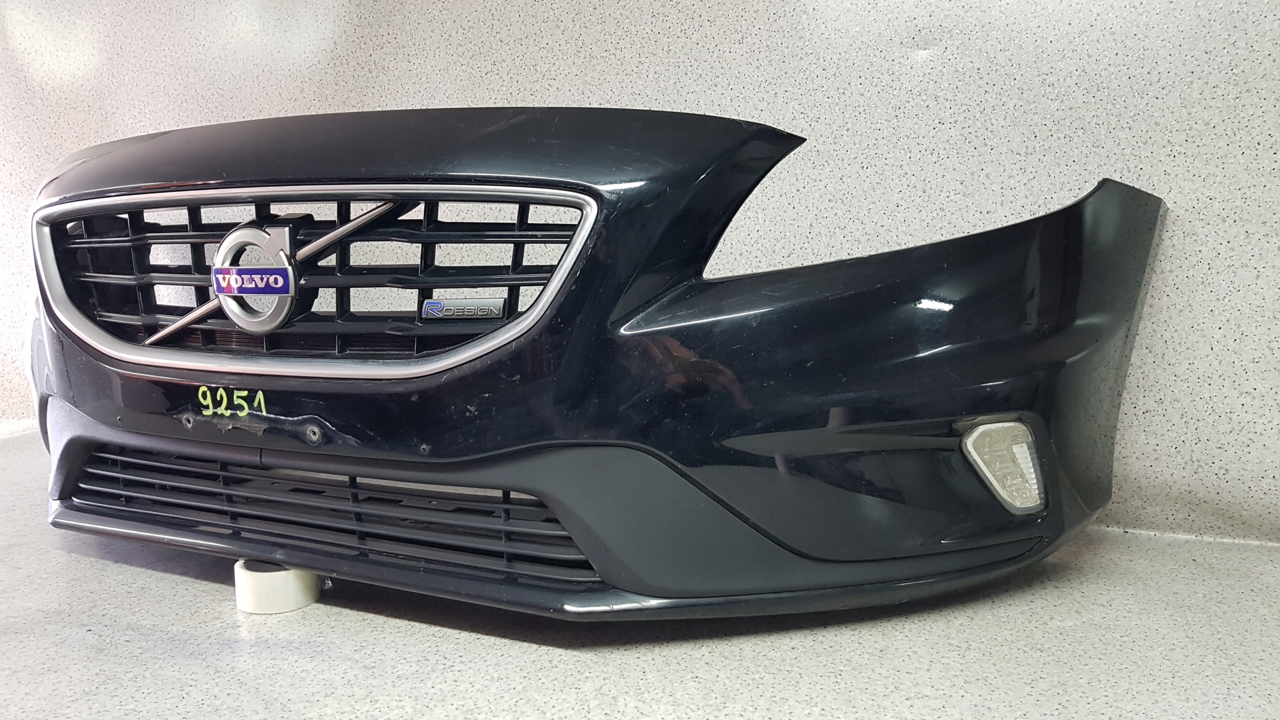 VOLVO V40 v 40 R-design 2012 - bumper front 9251