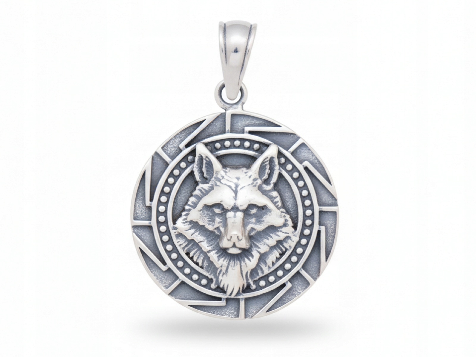 Kulatý přívěsek stříbrný 925 pro muže s vlkem jako dárek pro něj