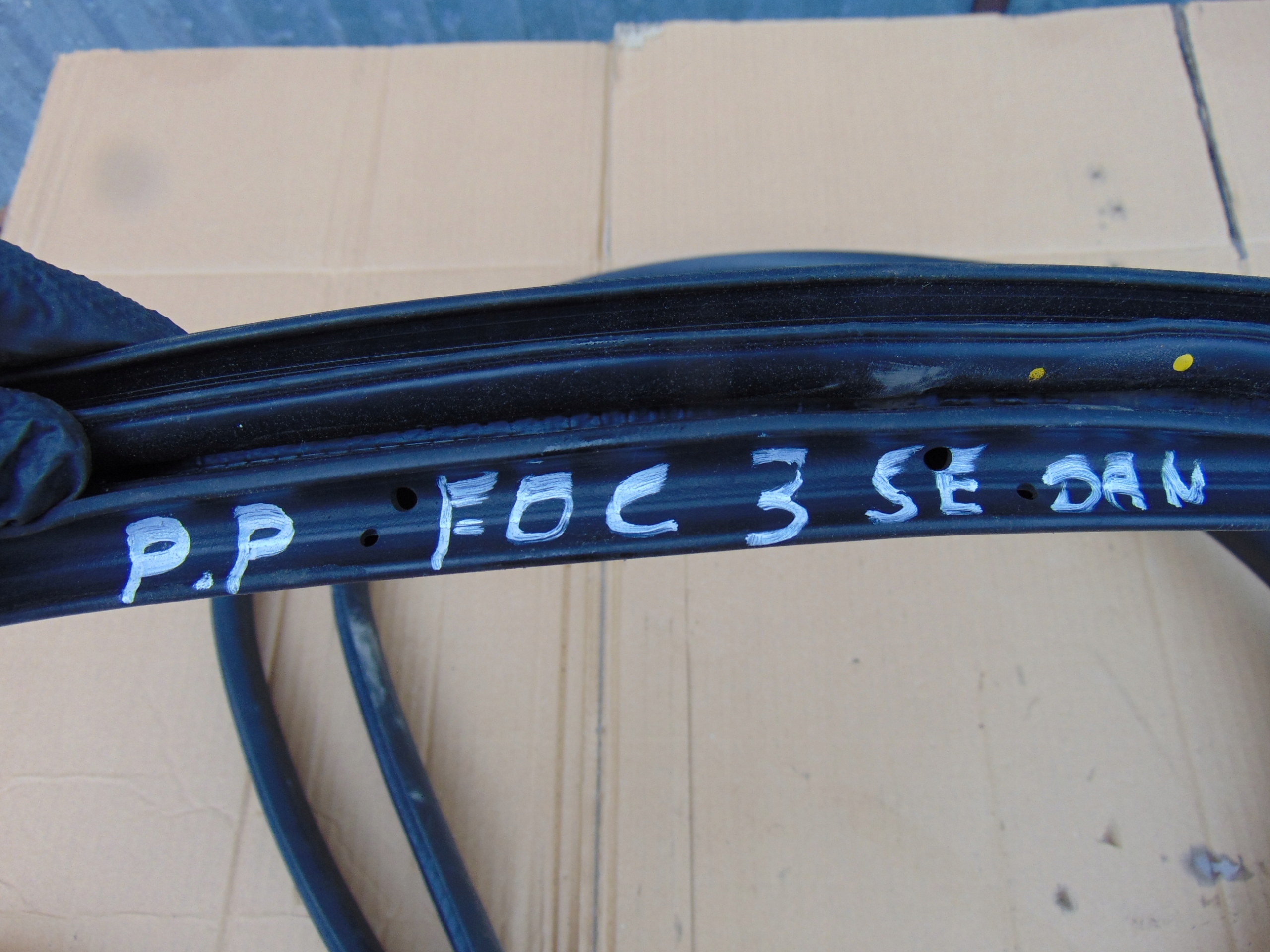 USZCZELKA DRZWI PRAWY PRZÓD FORD FOCUS MK3 Producent części Ford OE