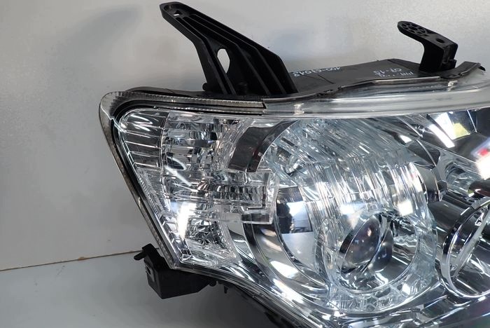 MITSUBISHI PAJERO IV XENON 07-15 reflektor right light right