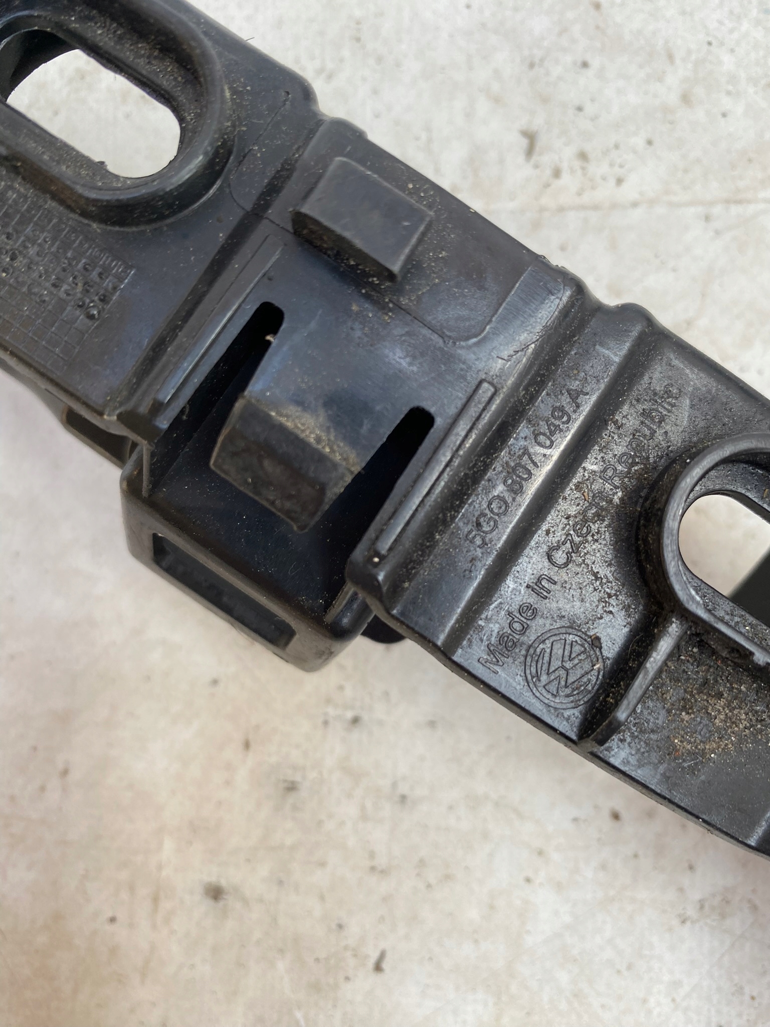 VW GOLF VII 12- 5G0 bumper bracket left front