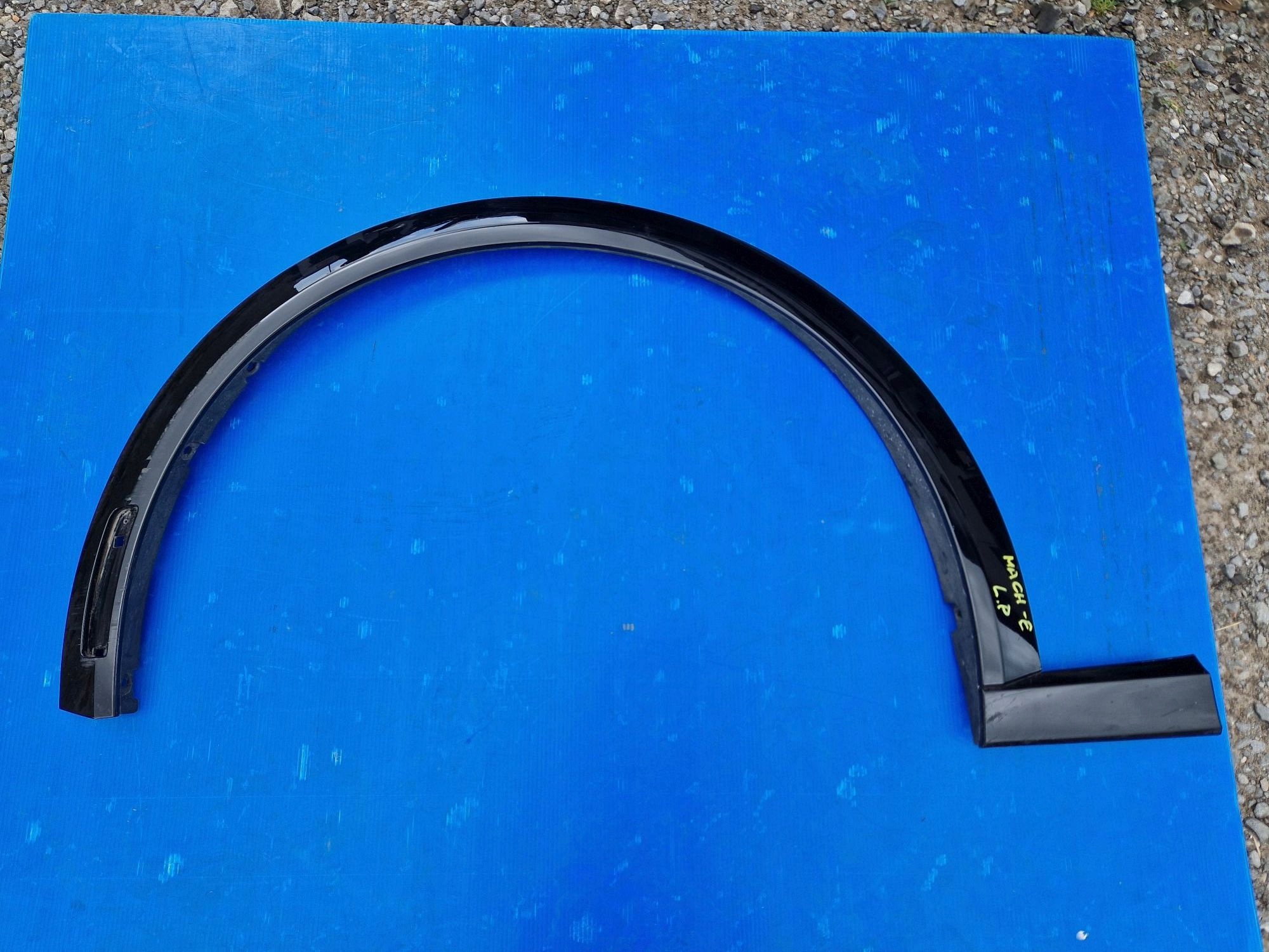 COUVERTURE POUR AILE FORD MUSTANG MACH-E 20R->