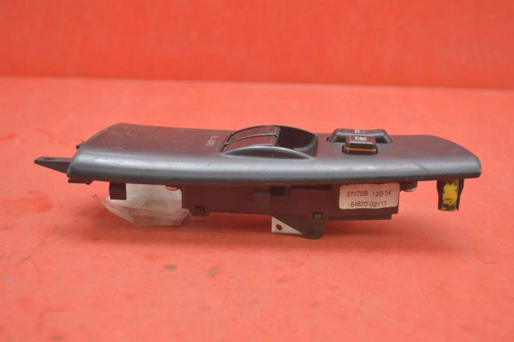 control panel of the window EU 84820-02111 TOYOTA COROLLA E12 5D HB 00-08