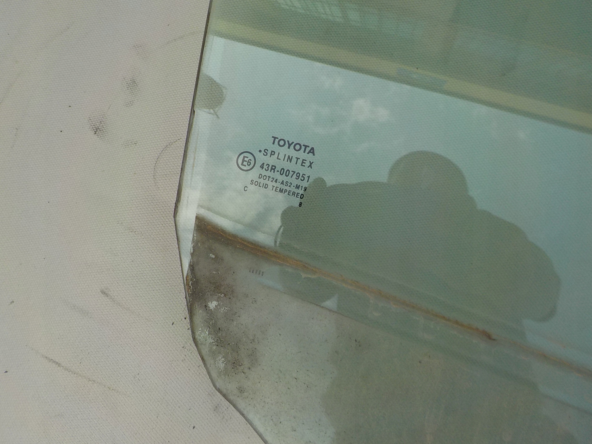 window right front toyota yaris II 5D 2008r