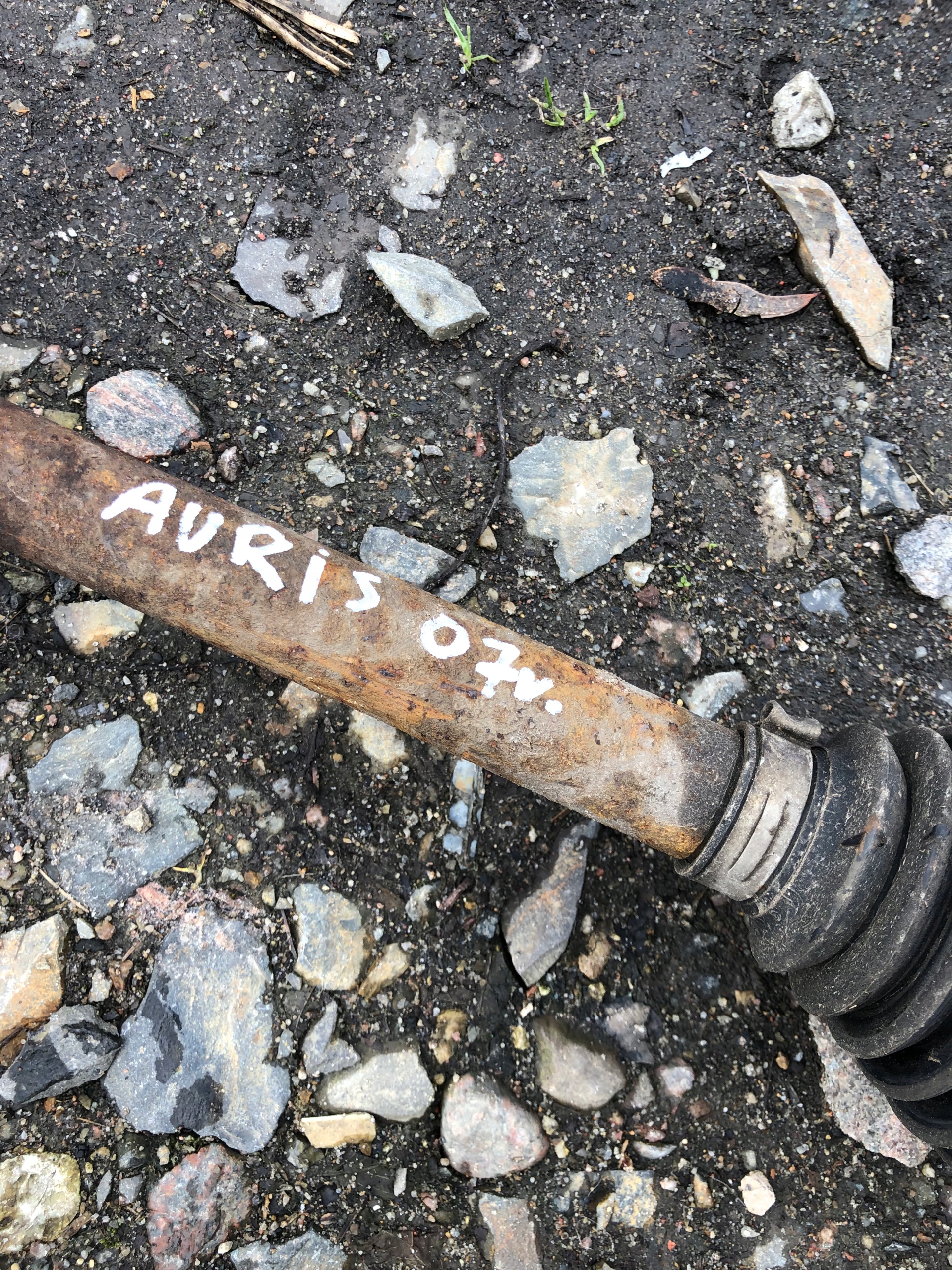 semi-axis left short. TOYOTA AURIS and