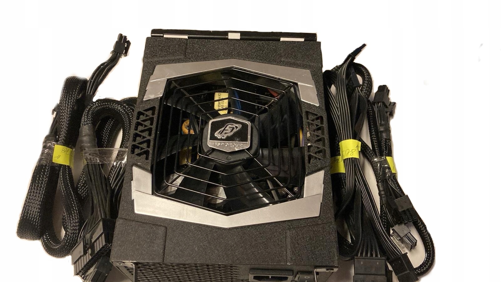 Zasilacz komputerowy ATX FSP Aurum PT-1200 FM (1200W)