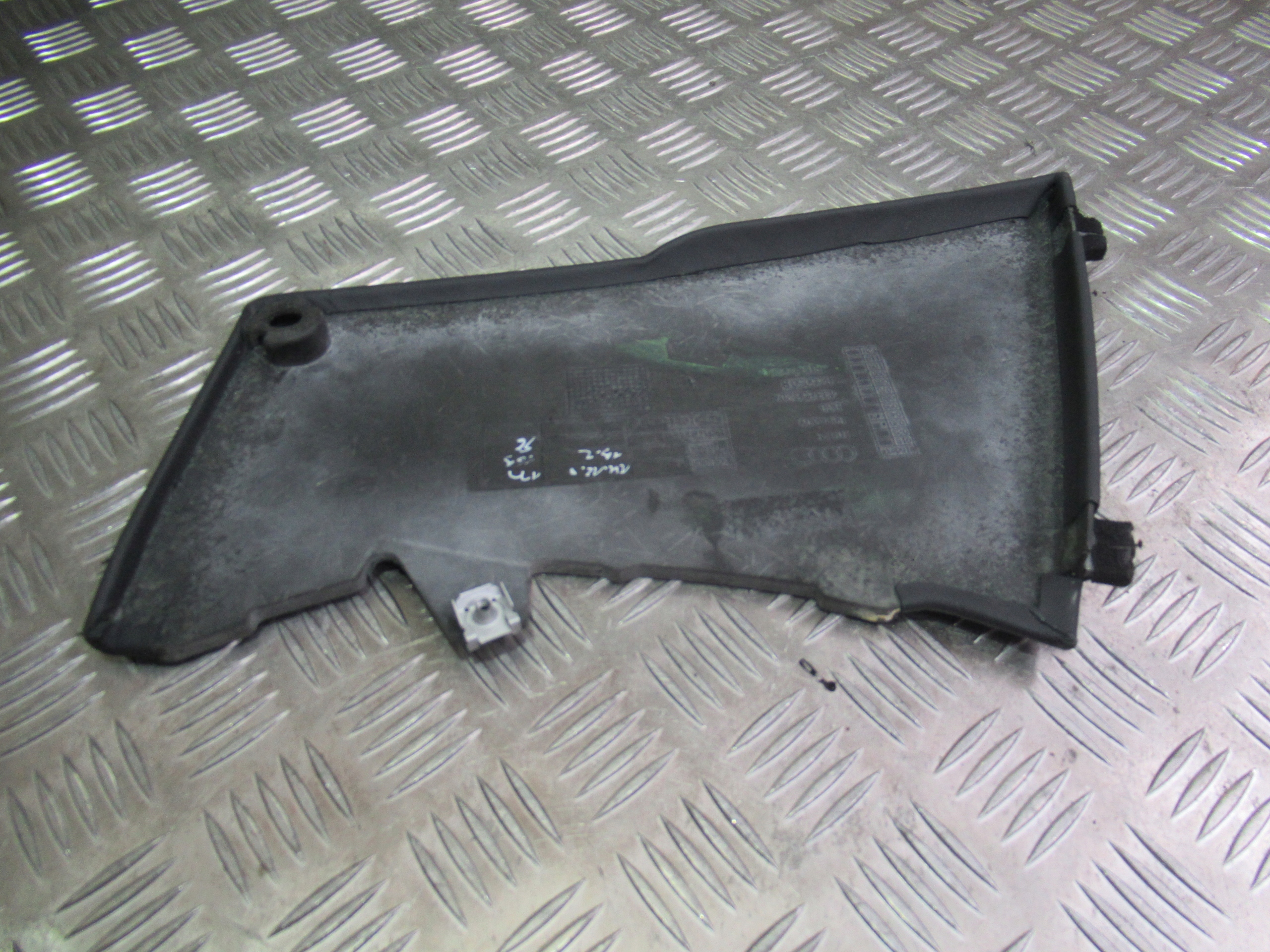 Audi OE 423858207