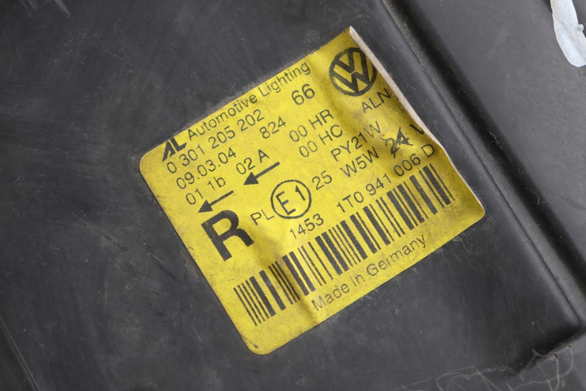VW TOURAN and light front right front 1T0941006D 0301205202 EUROPA