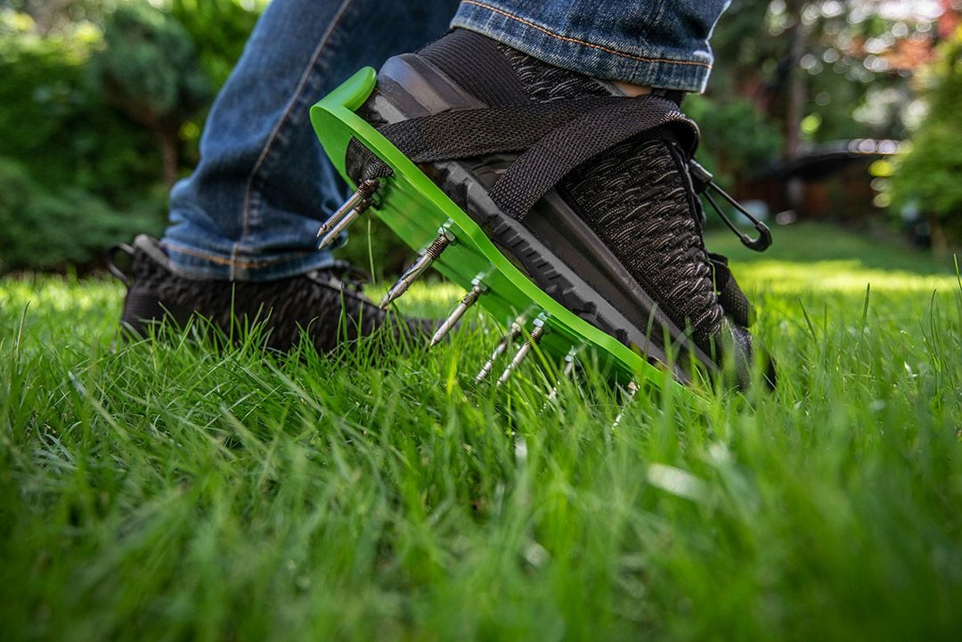 AERATOR OGRODOWY SANDAŁOWY BUTY PODESZWY KOLCAMI DO WYLEWKI NAPOWIETRZANIA Szerokość robocza 13 cm