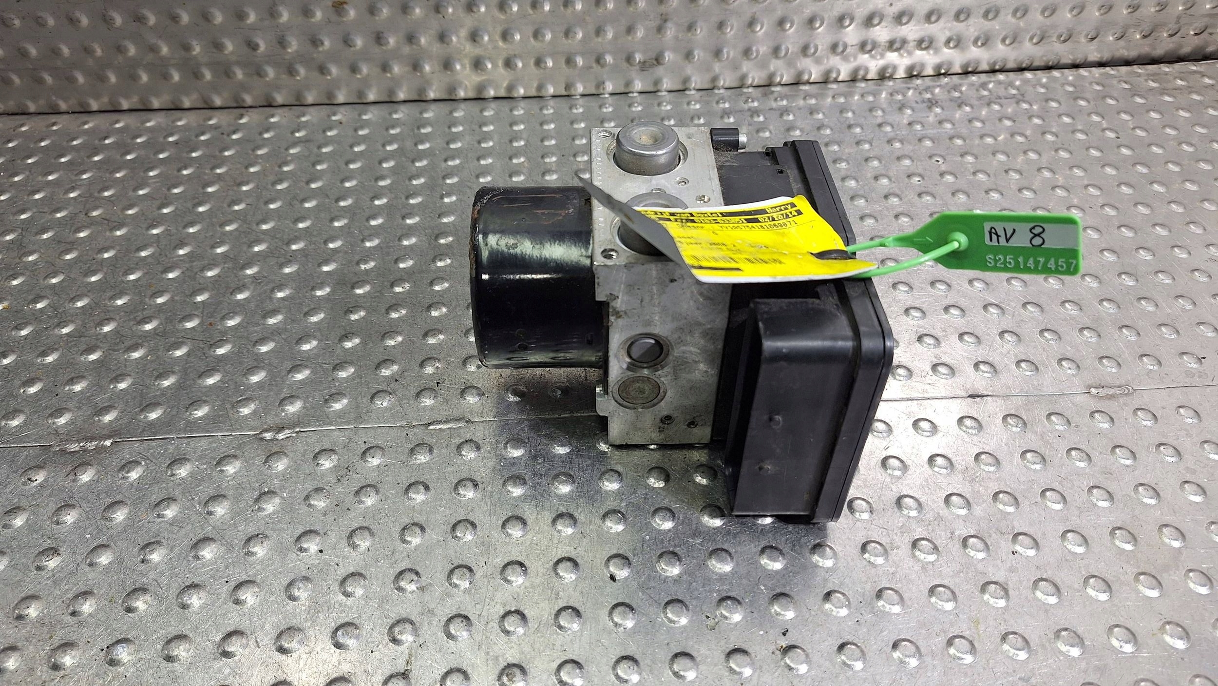 pump control unit ABS 31261142 VOLVO V70 III S80 II XC70 II