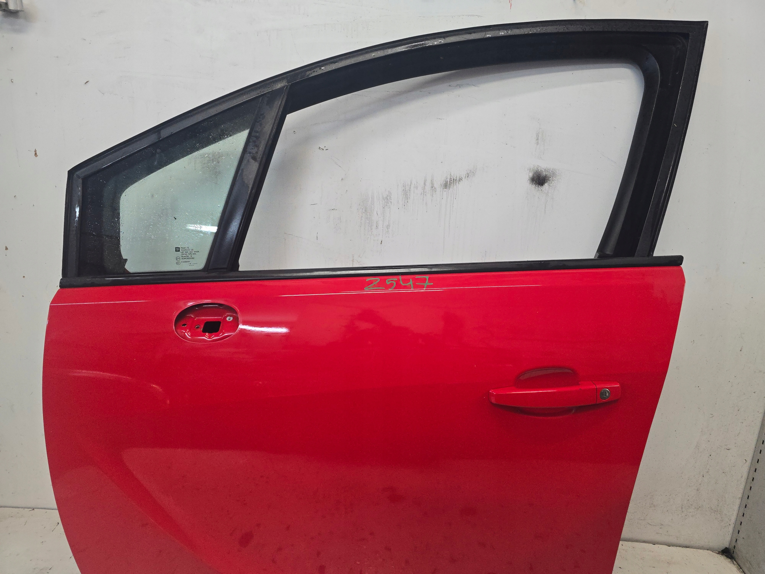 OPEL MERIVA B door left front left front red Z547