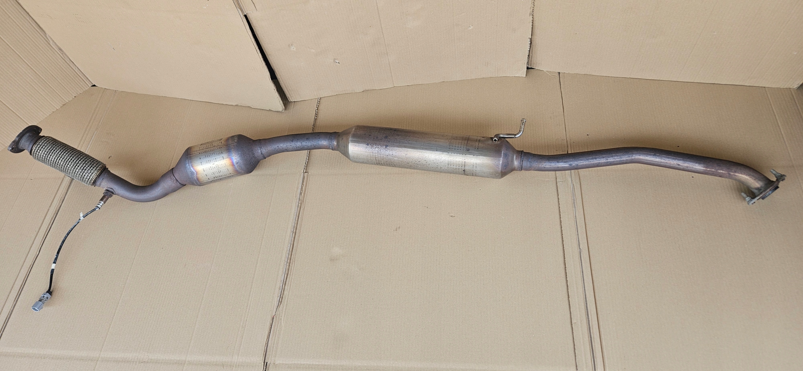 глушитель катализатор TOYOTA 4 2,5 ГИБРИД 2019-