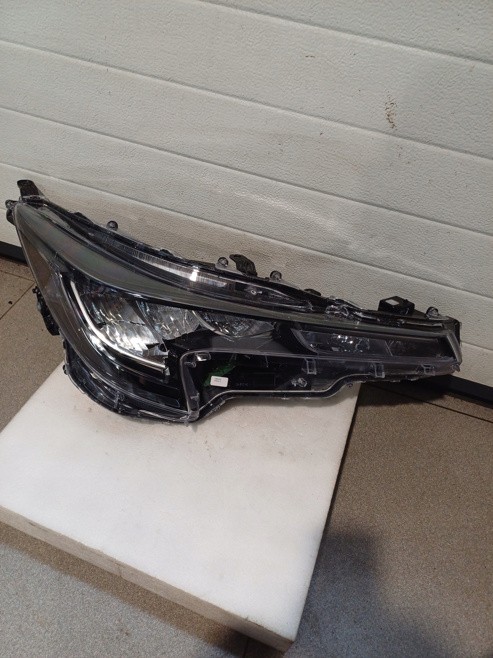 light right front front TOYOTA COROLLA E21 XII 90119224