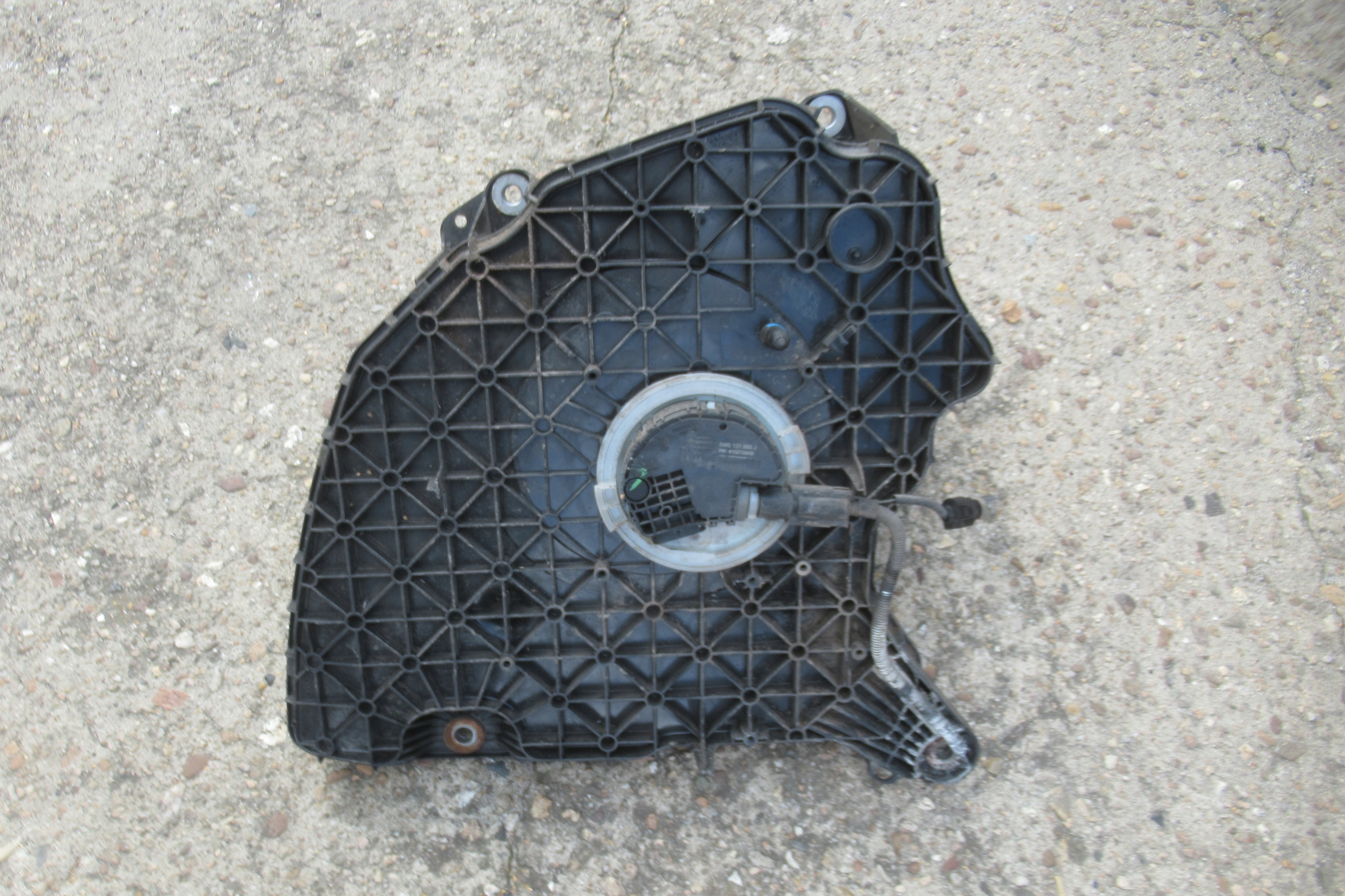 Audi A4 B9 Behälter ADBLUE 8W0131878