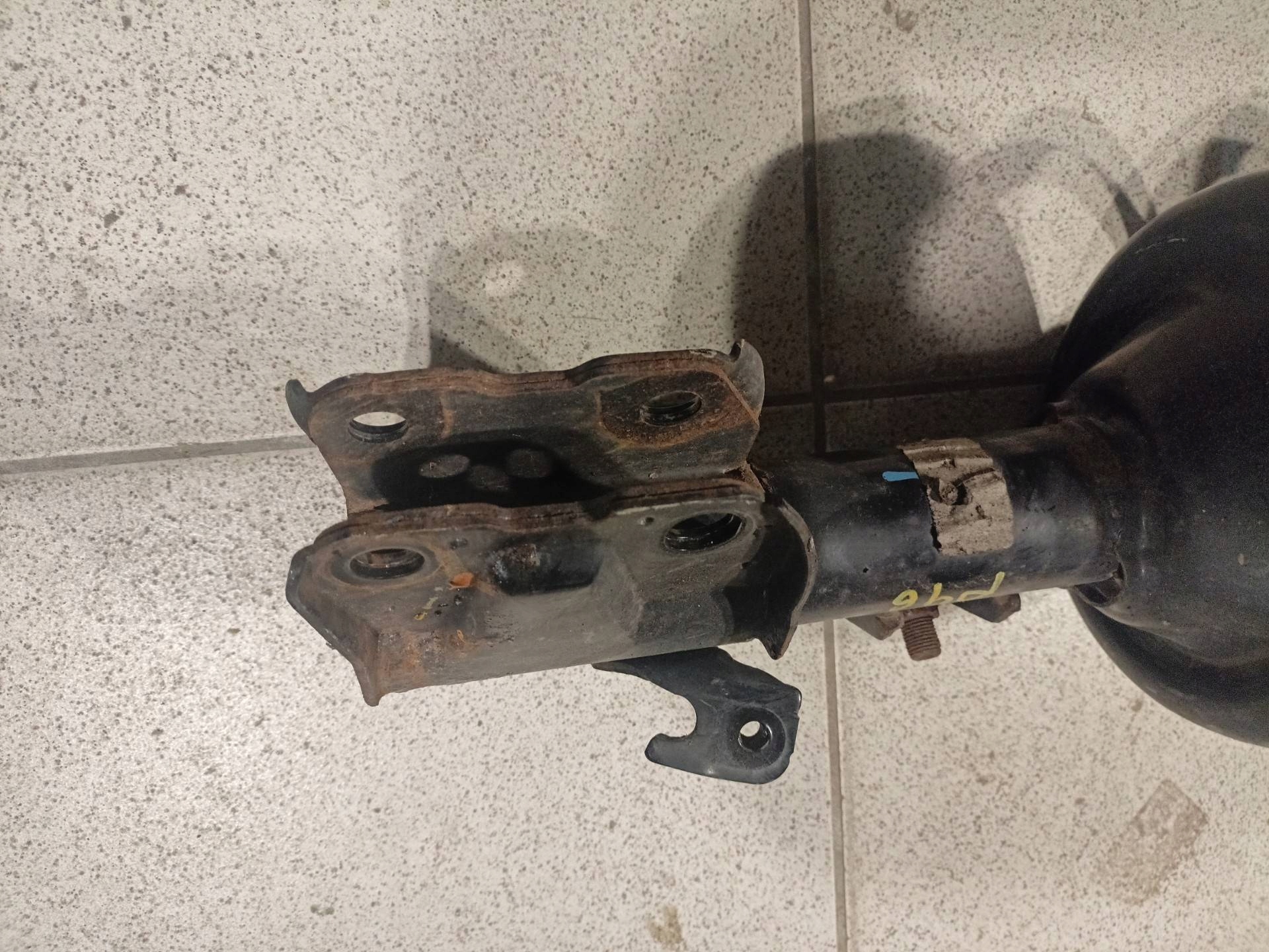 shock absorber front left side Subaru Legacy 6 facelift BN 2019