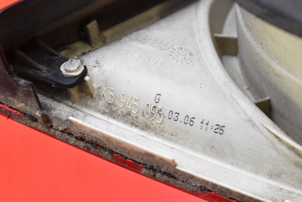 фонарь левый 1K5945093 vw JETTA 5 V седан 05-11