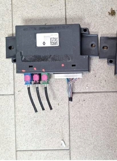 module control unit Renault Megane E-Tech 284E75741R 285J98061R