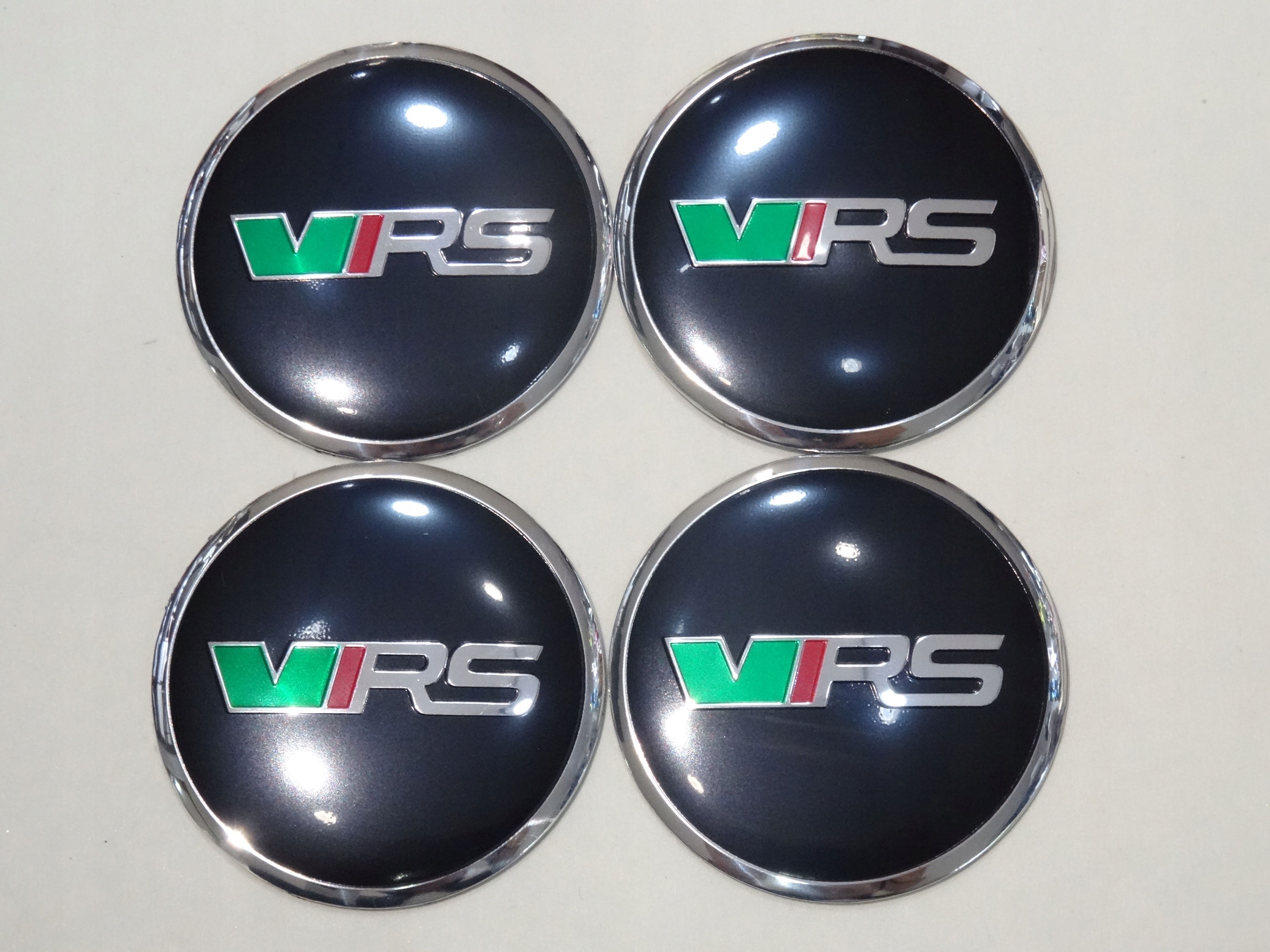 

4x Aluminiowe naklejki na dekielki Skoda Vrs 56mm