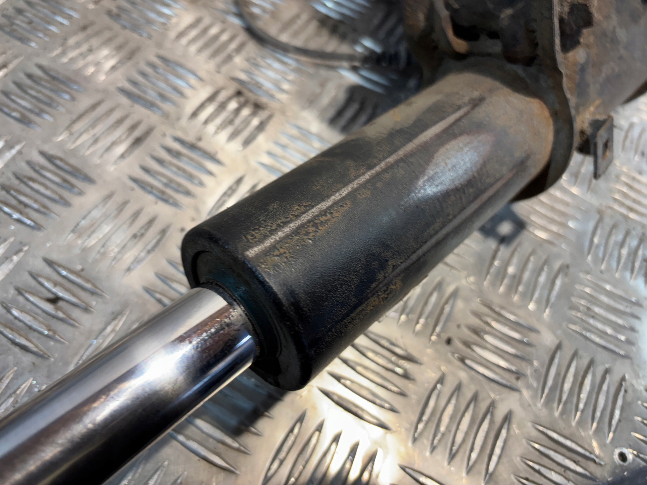 shock absorber swing left front Volkswagen Crafter and 2,5TDI