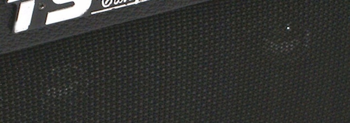 BASSZUSGITÁR KÁLYHA ERŐSÍTŐ 15W x 2 HANGSZÓRÓ Modell AP-15