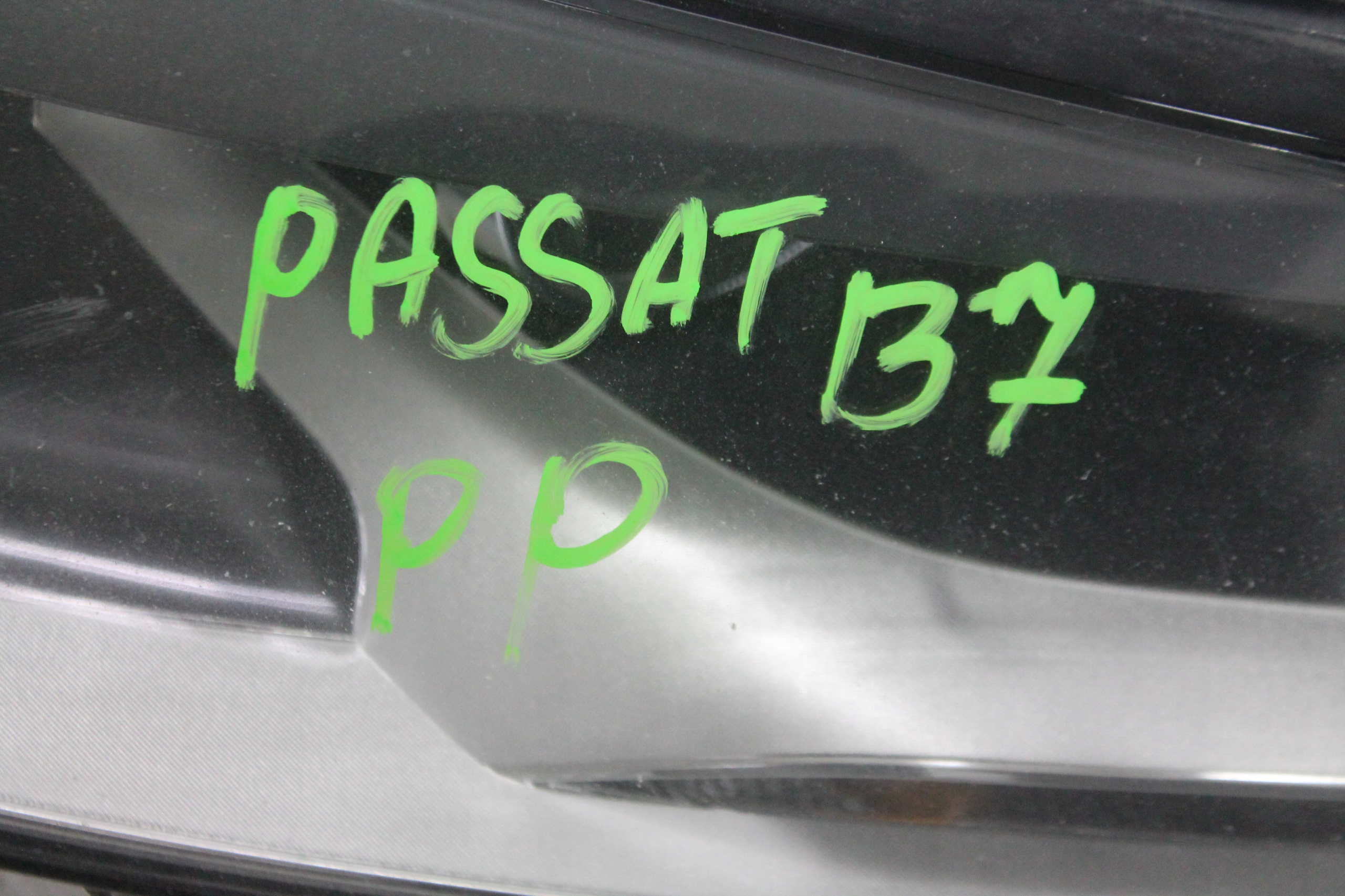 light right front 3AC941006 PASSAT B7 10-14 UK