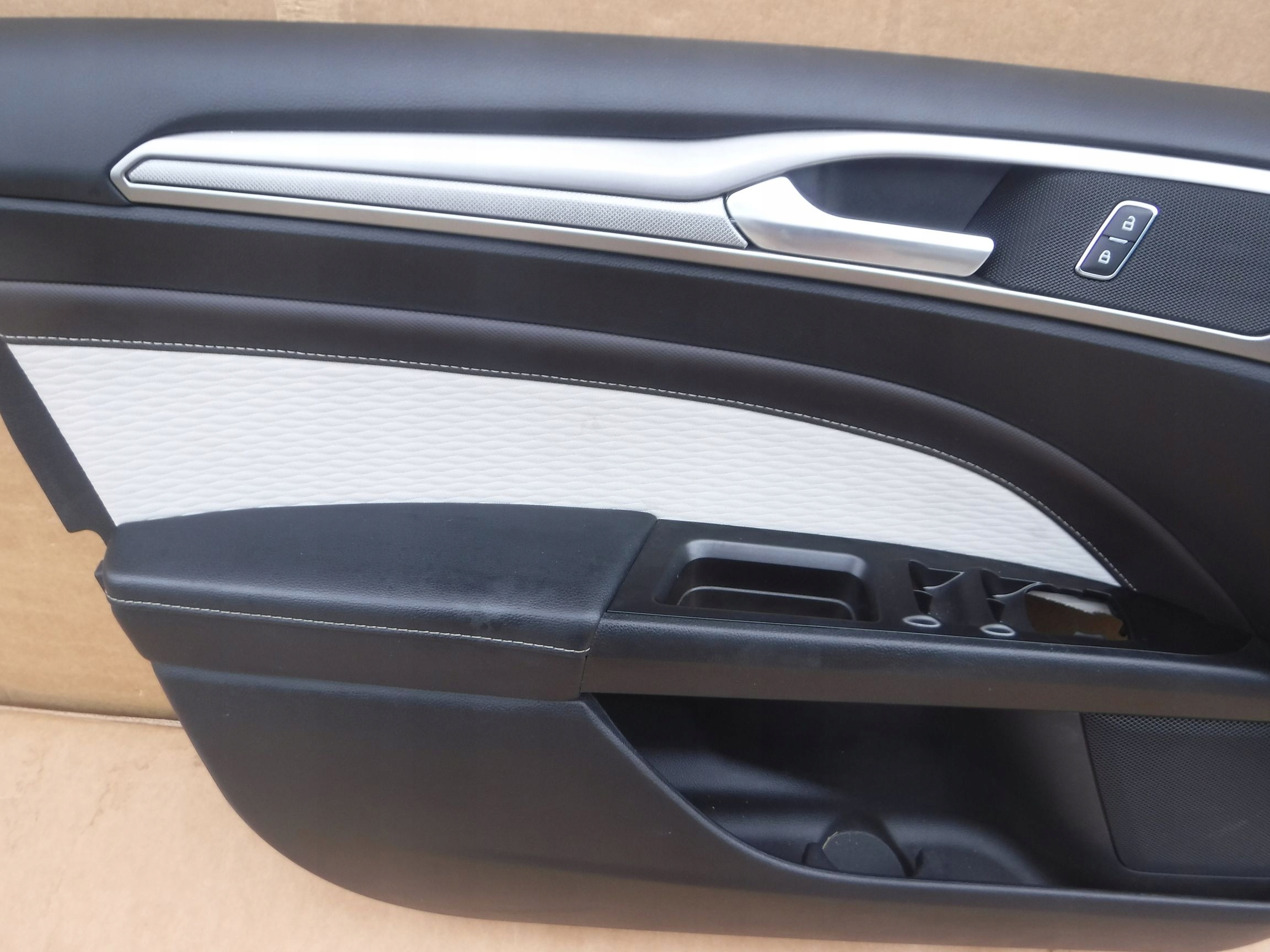 BOCZEK DRZWI LEWY PRZÓD FORD FUSION USA LIFT Producent części Ford OE