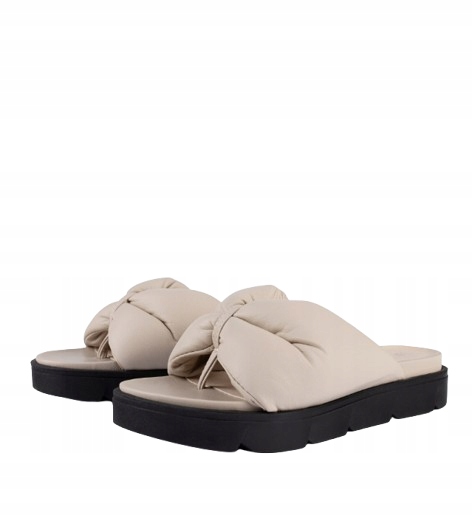 L37 Béžové Žabky S Prošívanou Horní Částí A Černou Podrážkou 39 T7A