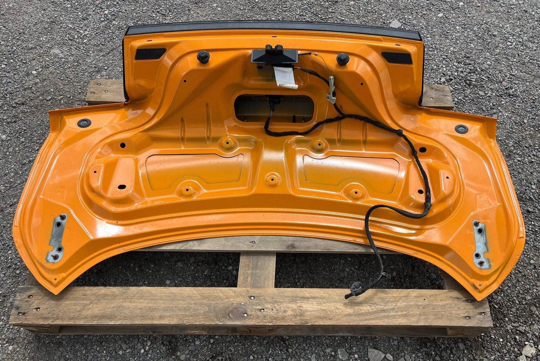 trunk door boot kamera spoiler Ford Mustang 2018