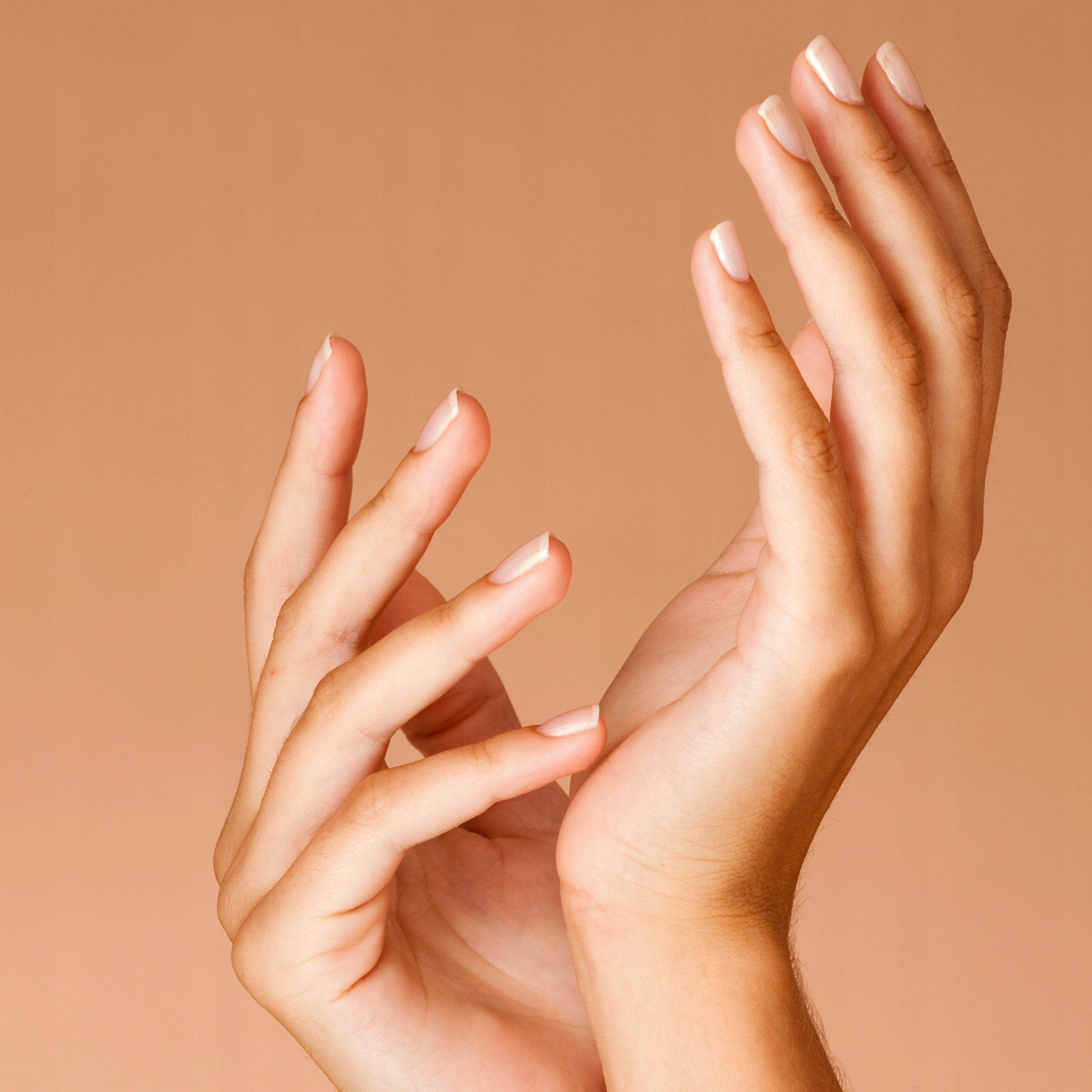 CLARESA OLIWKA DO SKÓREK I PAZNOKCI PERFUMOWANA PRETTY BLOOM - 5ML Przeznaczenie do skórek