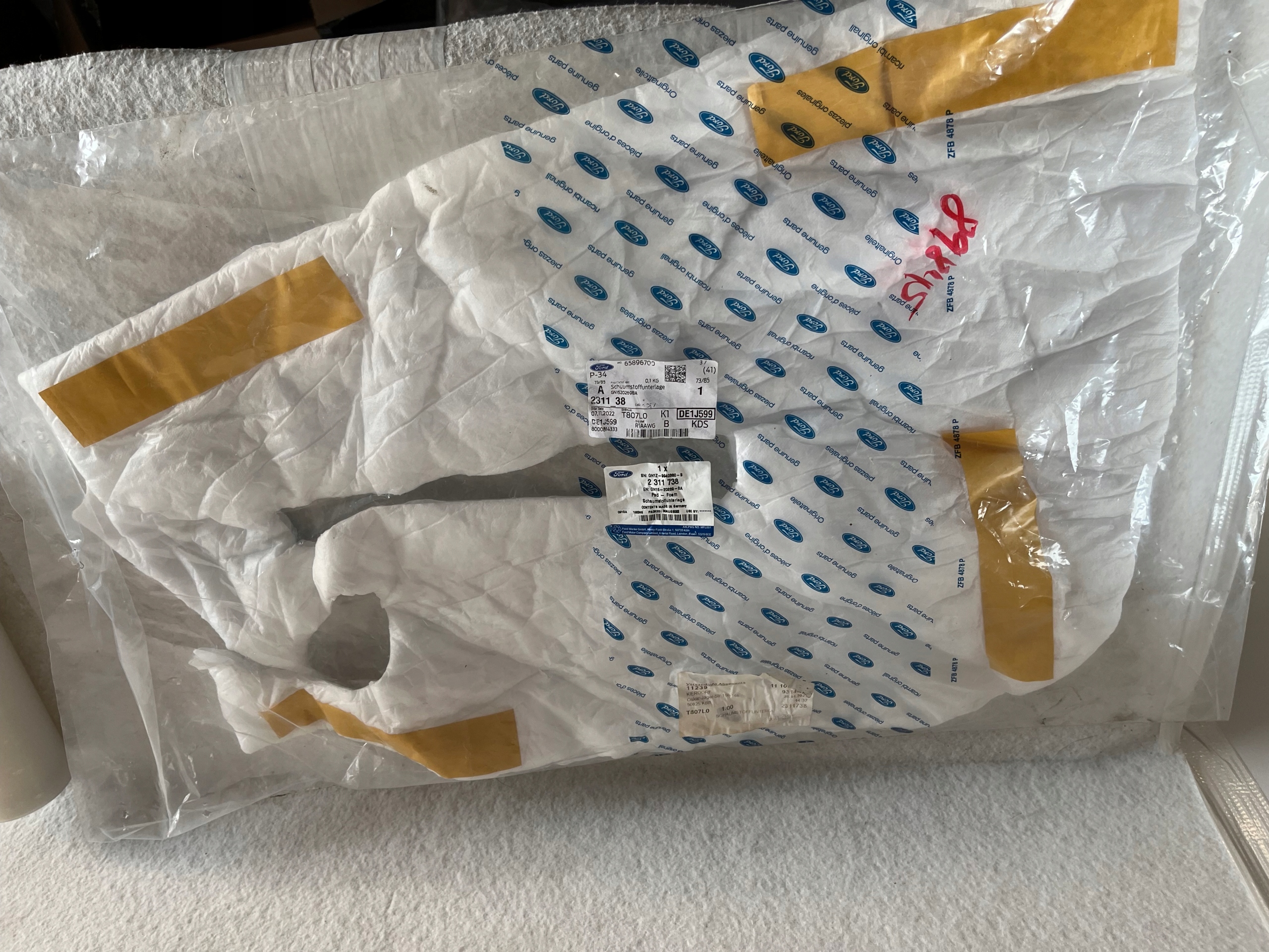 NOWE WYGŁUSZENIE DRZWI PRZEDNICH PRAWYCH FORD ECOSPORT 17- GN15-20269-BA Jakość części (zgodnie z GVO) O - oryginał z logo producenta pojazdu (OE)