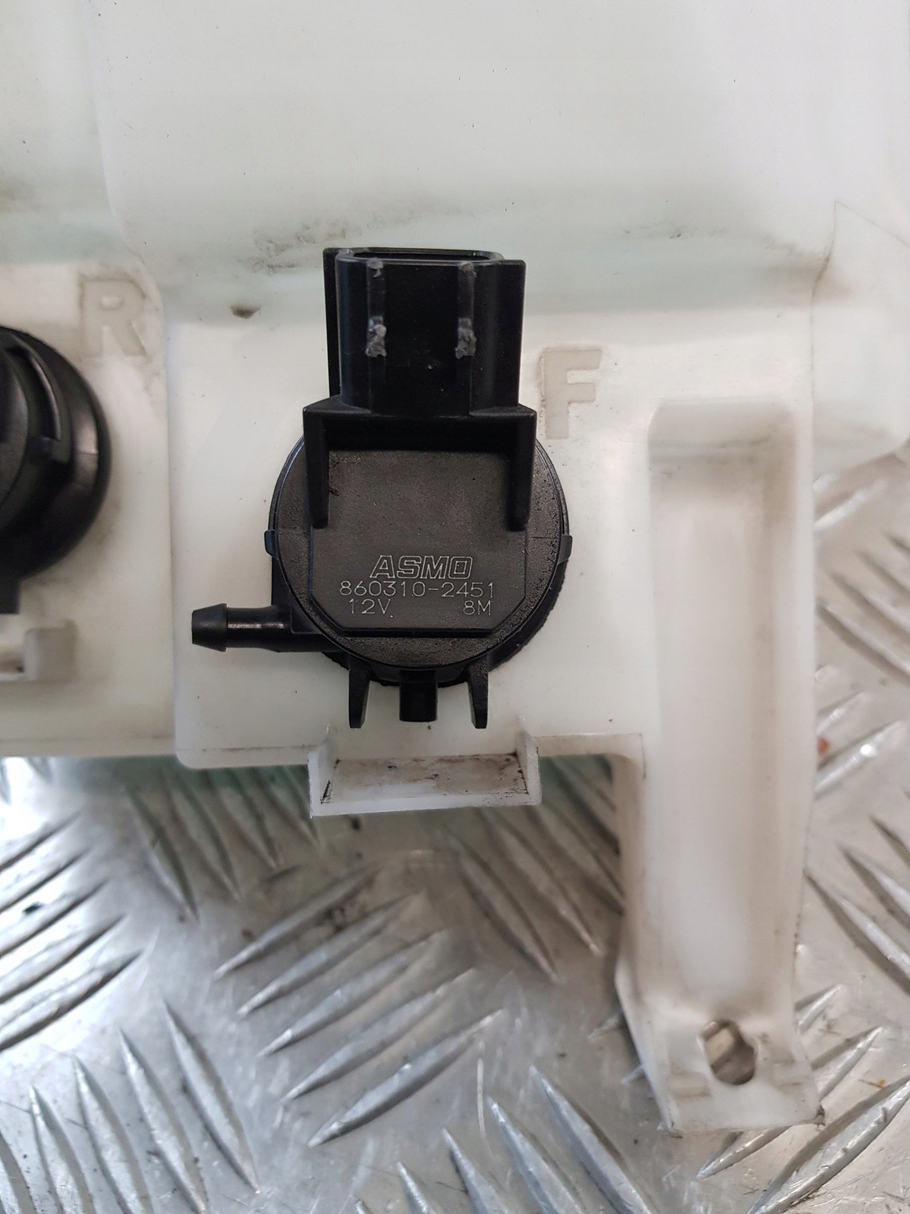 washer fluid tank GS1E67480 + POMPKI MAZDA II GH 11R