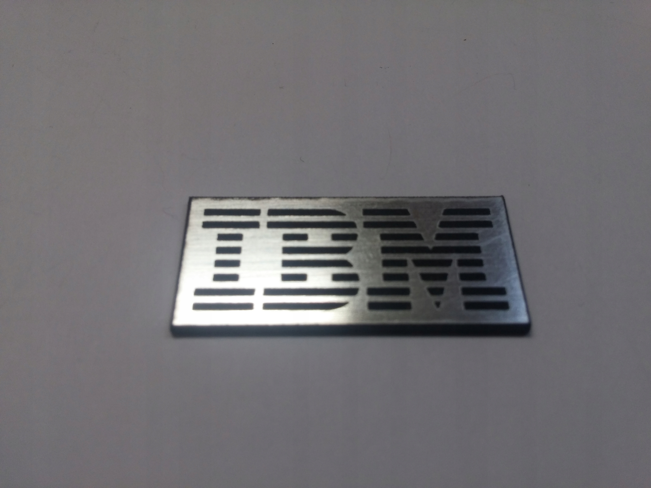

Ibm naklejka emblemat 33 x 15 mm *srebrna