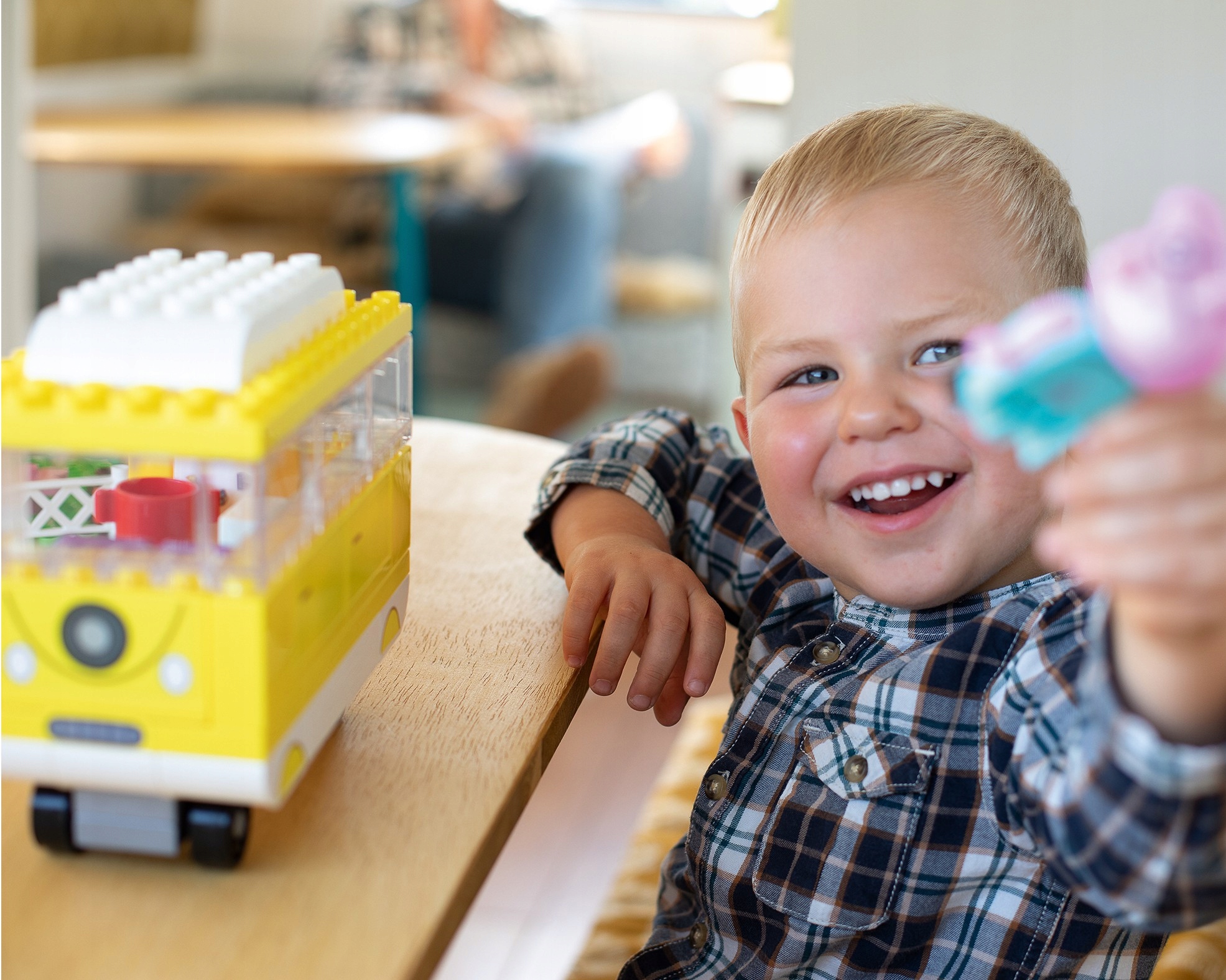 KLOCKI PEPPA ŚWINKA 2 FIGURKI DOMEK BLOXX KAMPER KONSTRUKCYJNY 54 EL. BIG Wiek dziecka 18 m +