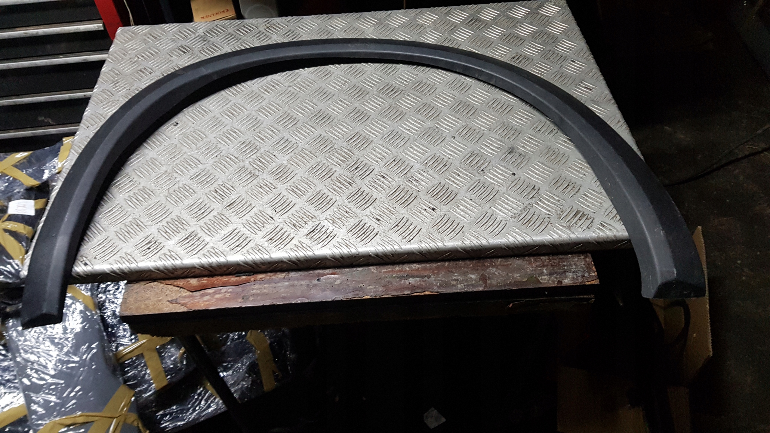 VOLVO XC60 II moulding fender left front