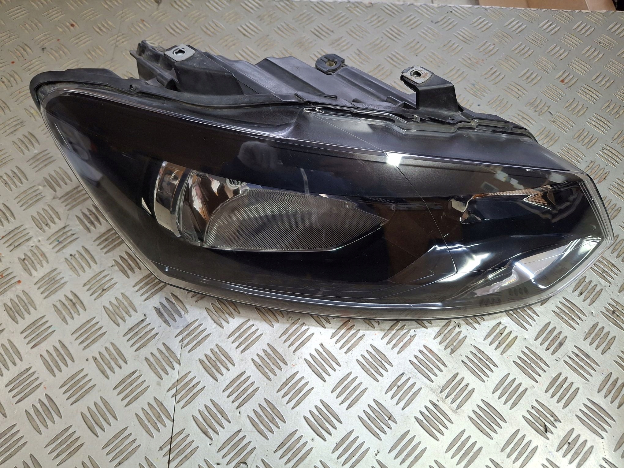 light front right VW POLO 6R0 VALEO 2009R->