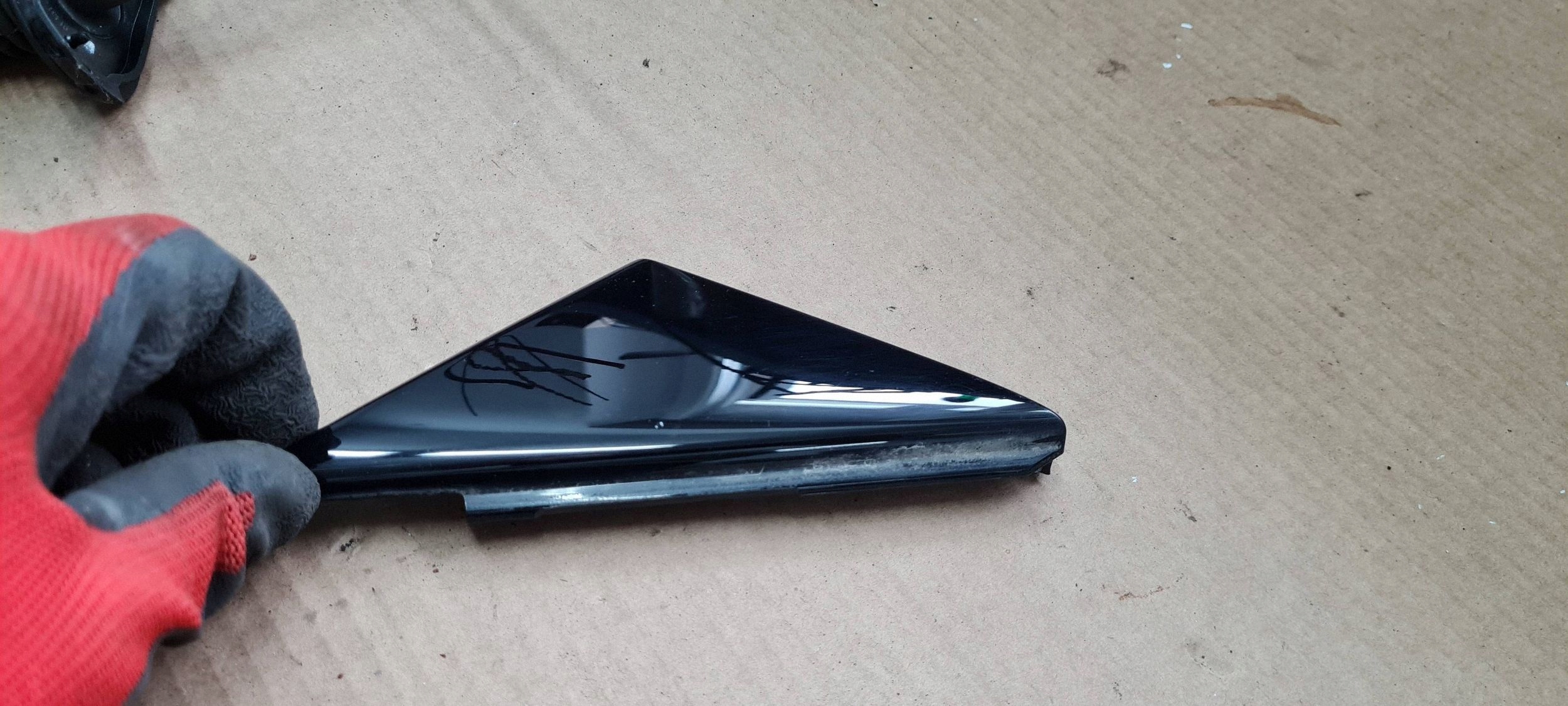 A4 B9 8W TROJKAT cap door cover left front 8W0837637A