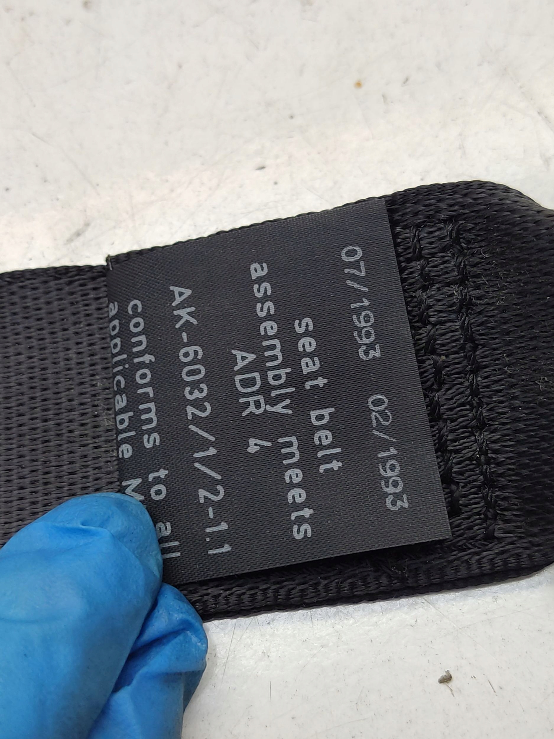 BMW 7 E32 1993 задний ремень безопасности 1950515