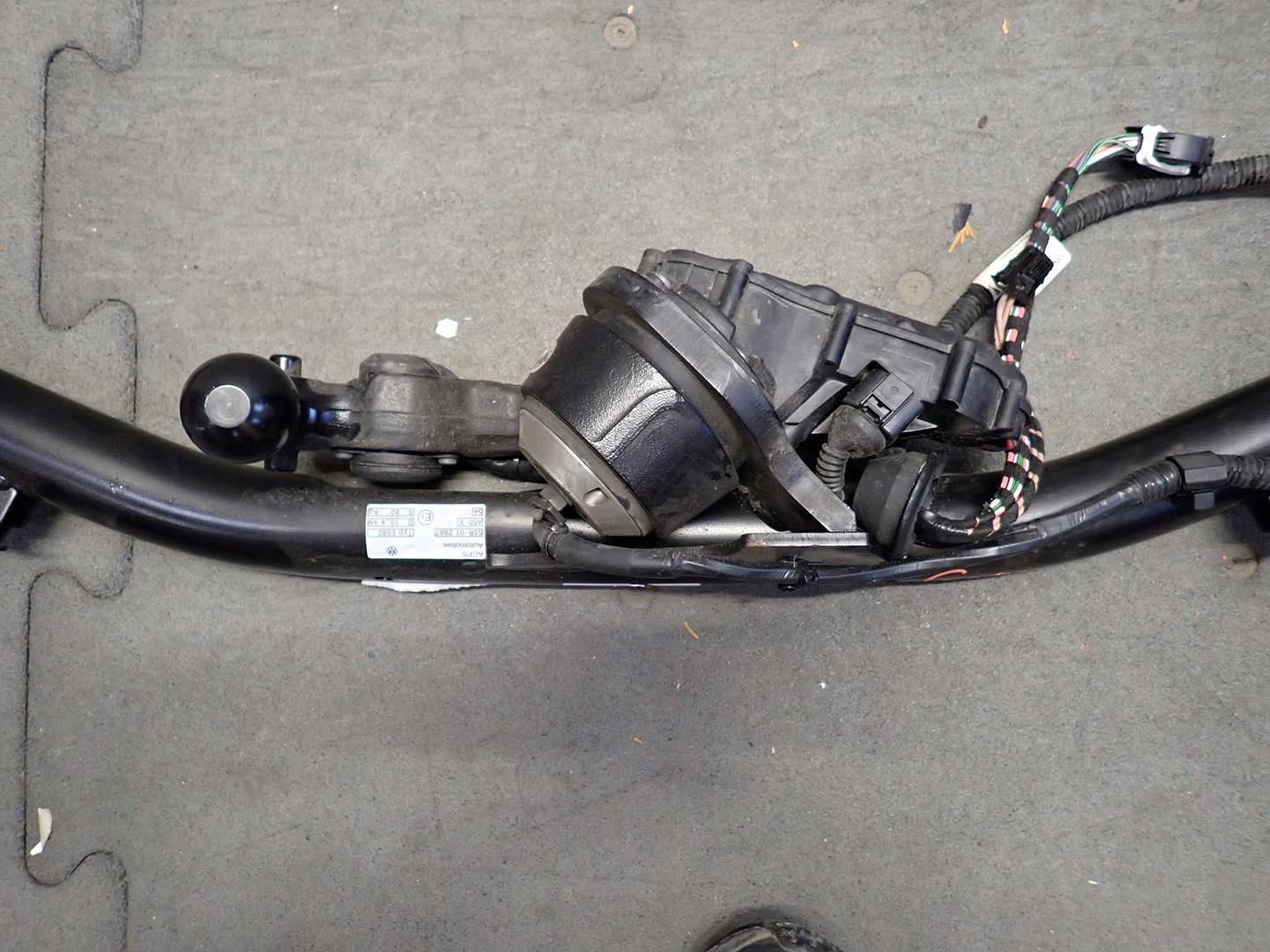 towing VW GOLF VIII 2020- KOMBI 5H9803881E