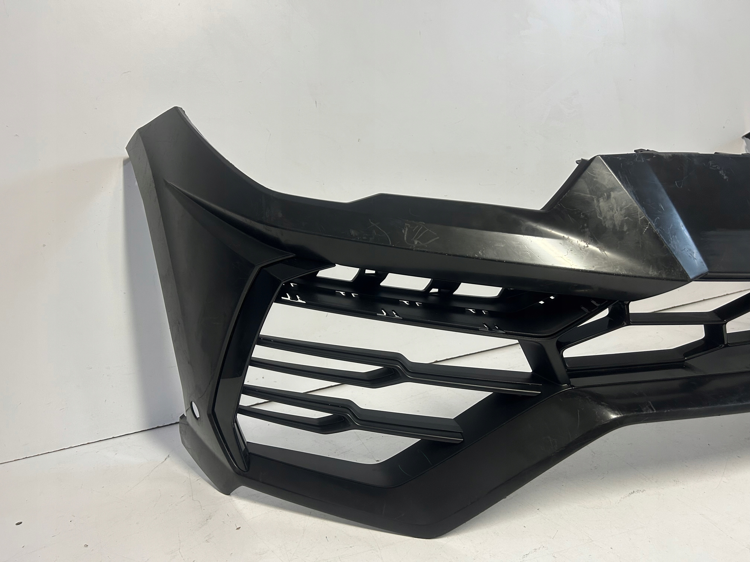 Lamborghini Urus 4ML Pare chocs avant, Front Bumper, Grille Gauche, Droit