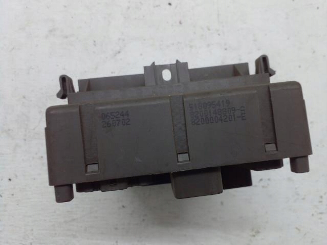 Module Module fusibles RENAULT LAGUNA II 8200148809