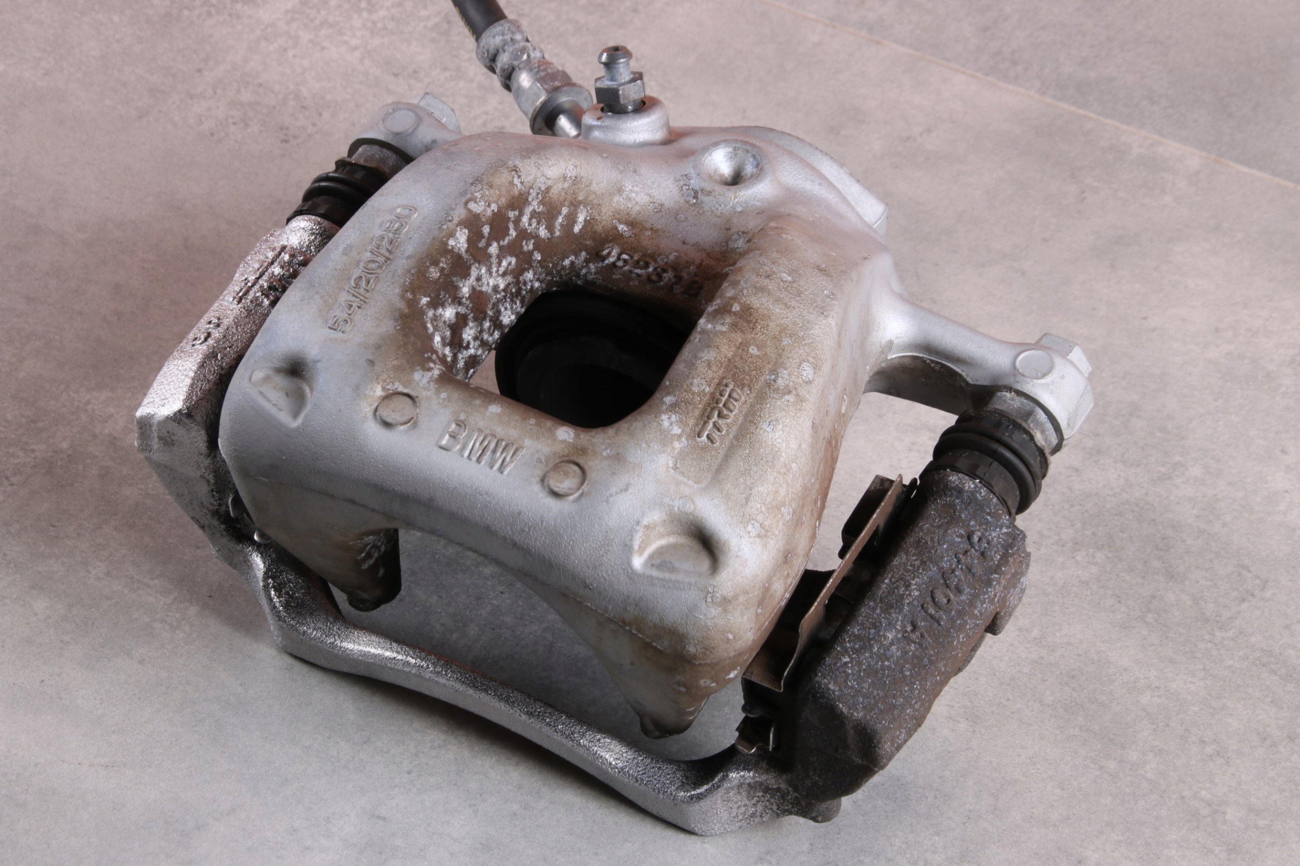 BMW i3 I01 caliper brake left front 54/20/280 6860269 15236 km !!!